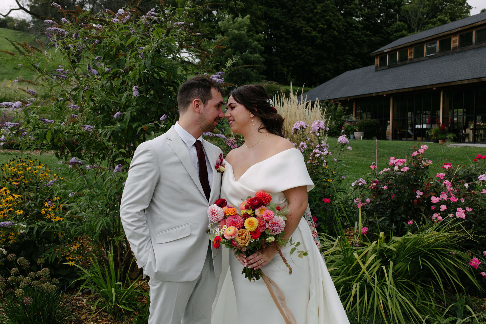 red-maple-vineyard-wedding-photographer-hudson-valley-024