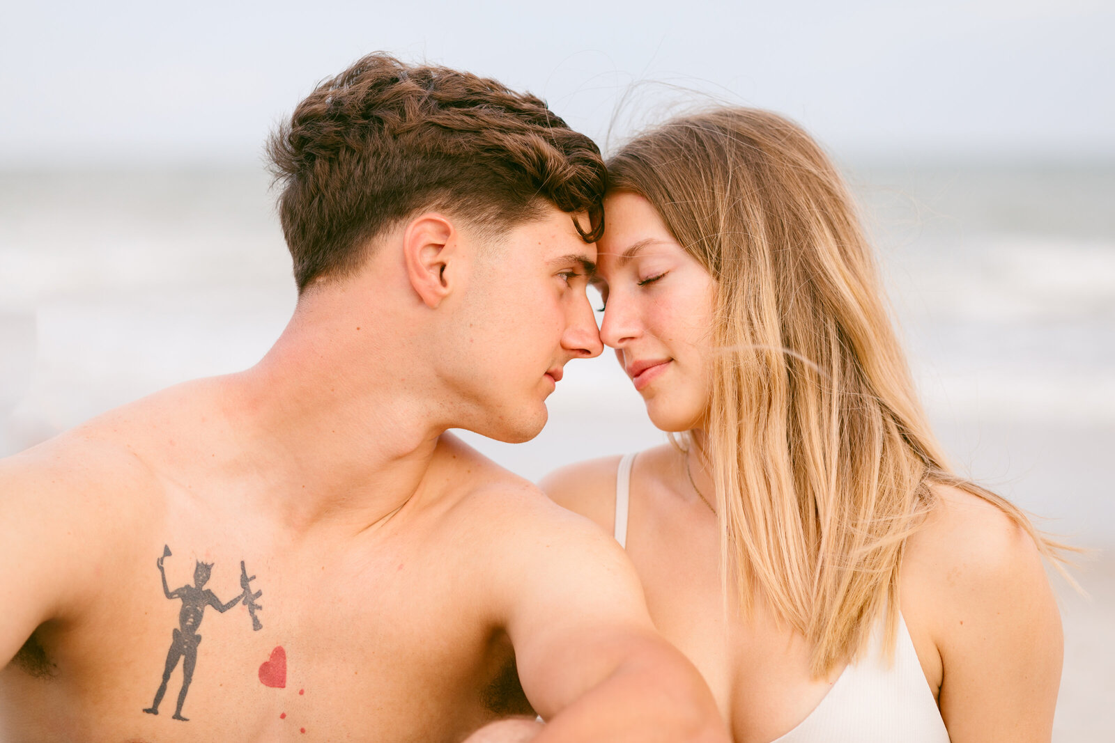 playful-couple-photos-north-carolina