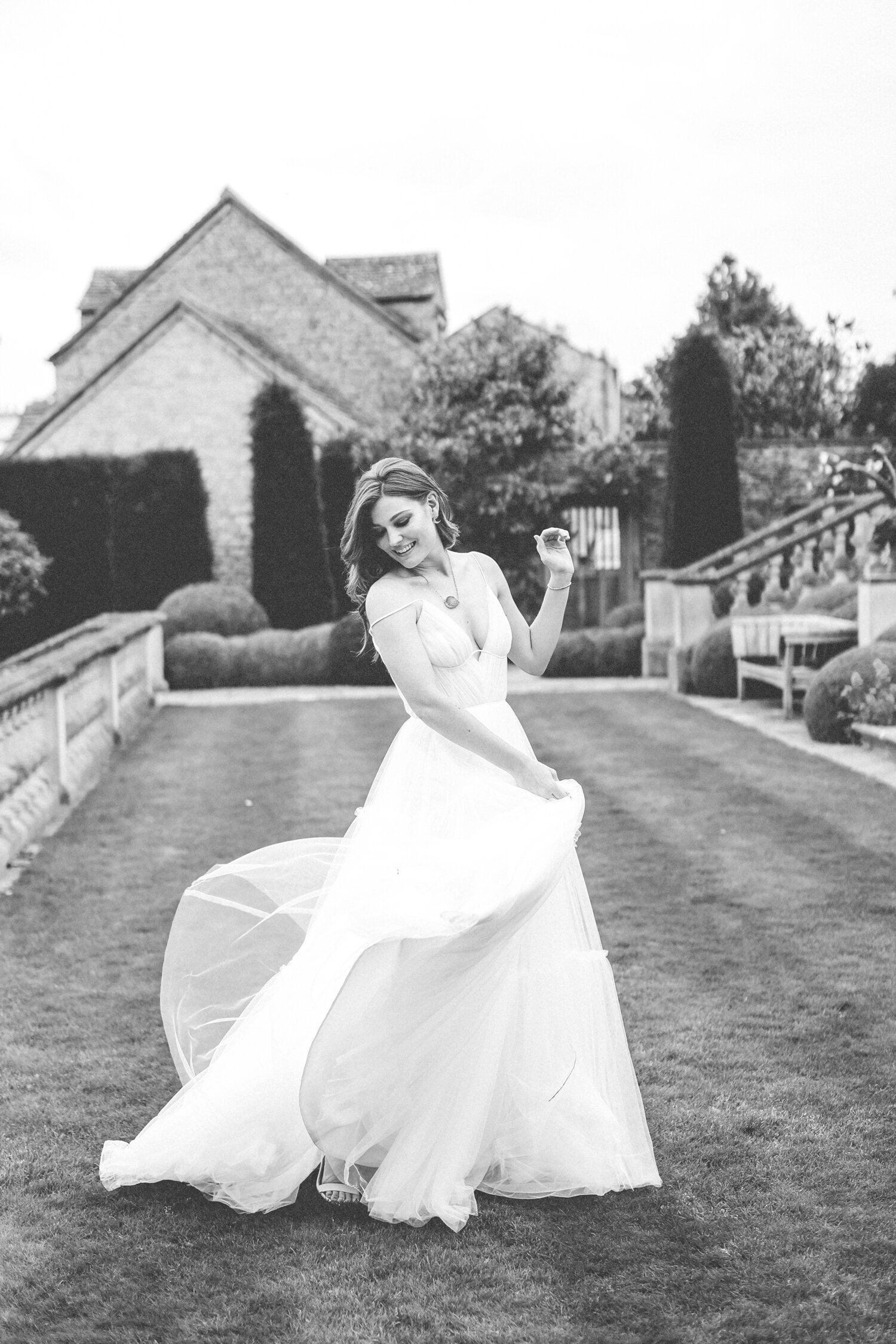 Euridge-Manor-wedding-bride-dancing