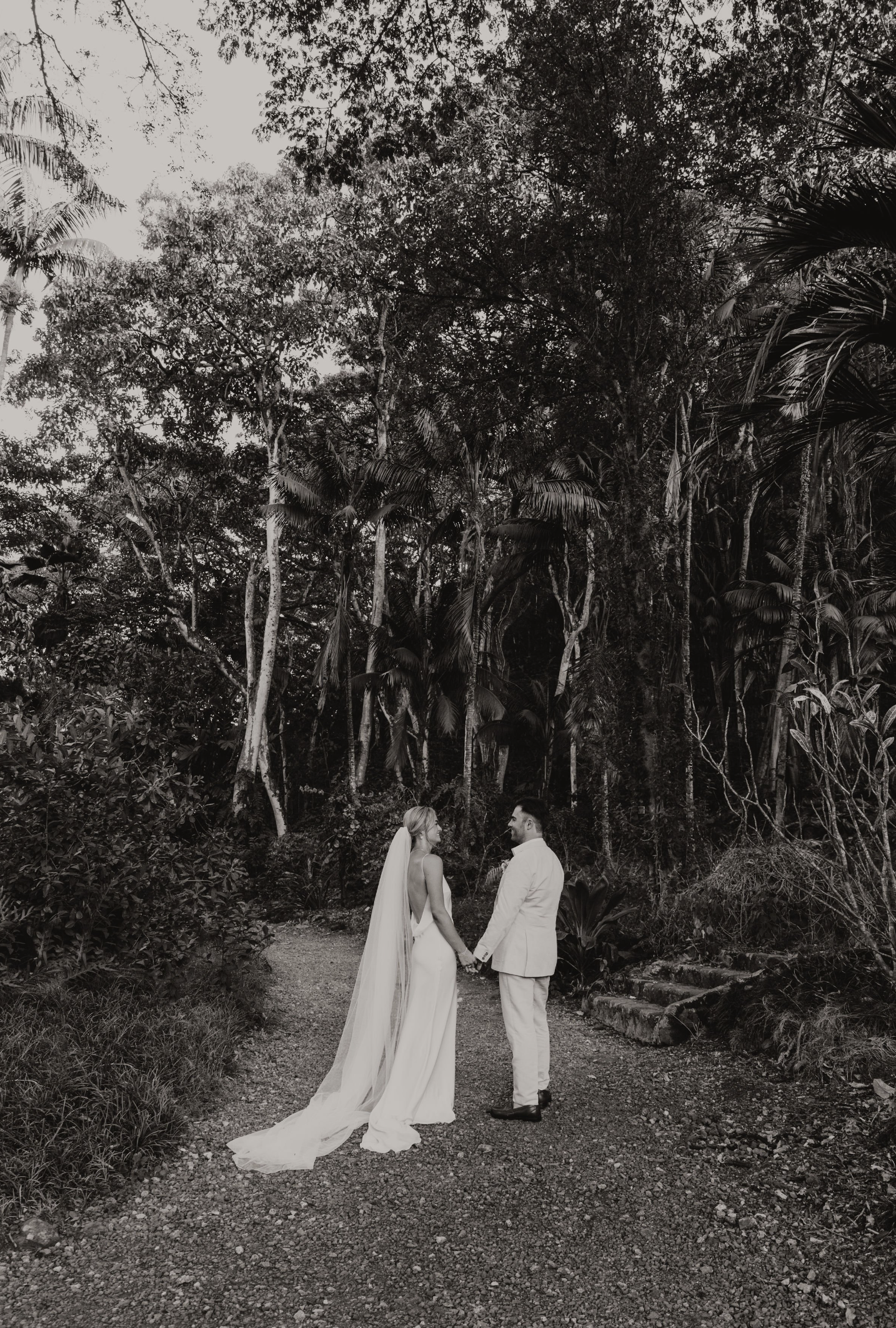 hawaii waterfall wedding