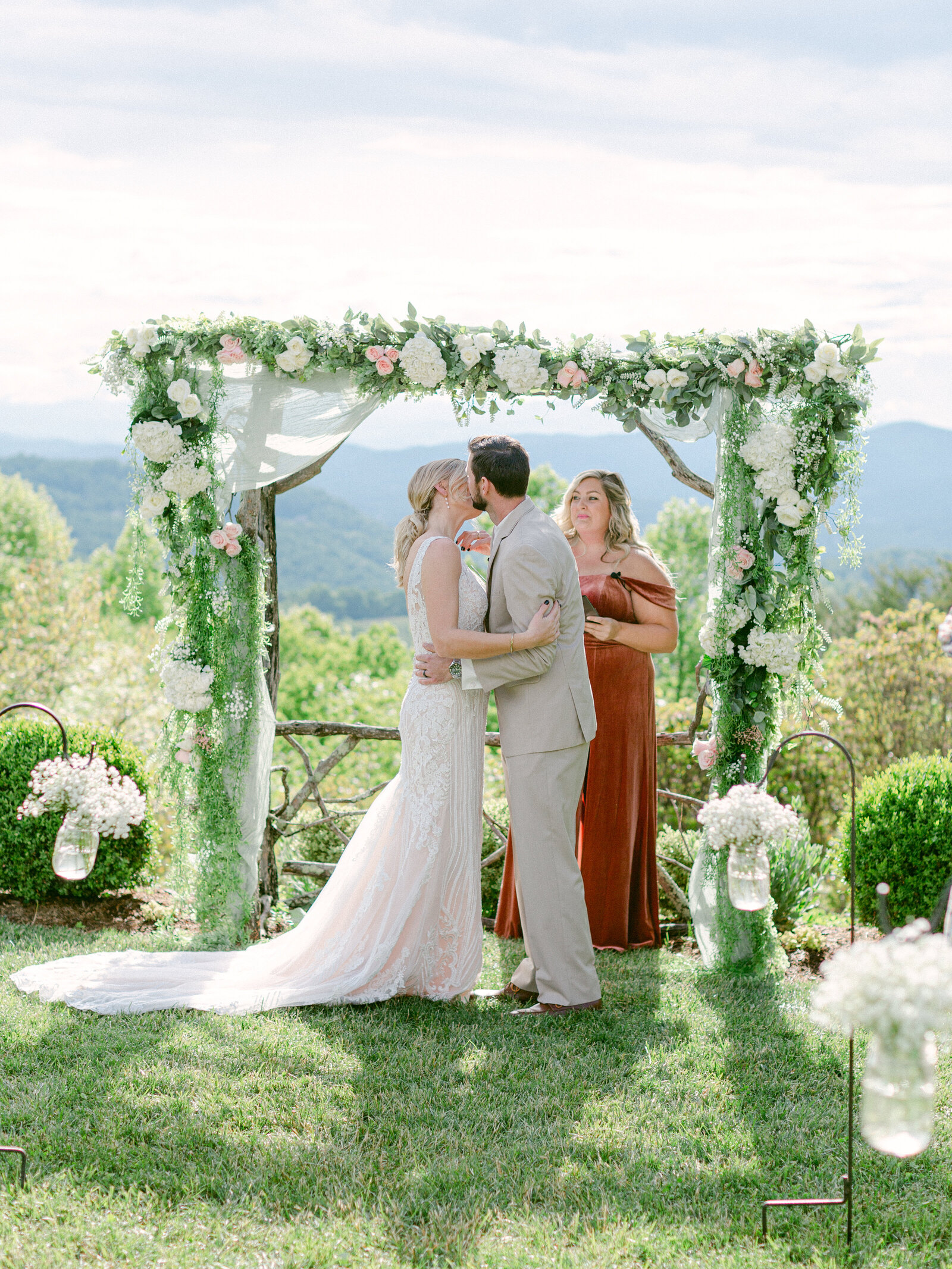 AshevilleNorthCarolina-TheRidgeWedding-Paige&Bobby-ToriannaBrookePortraiture77