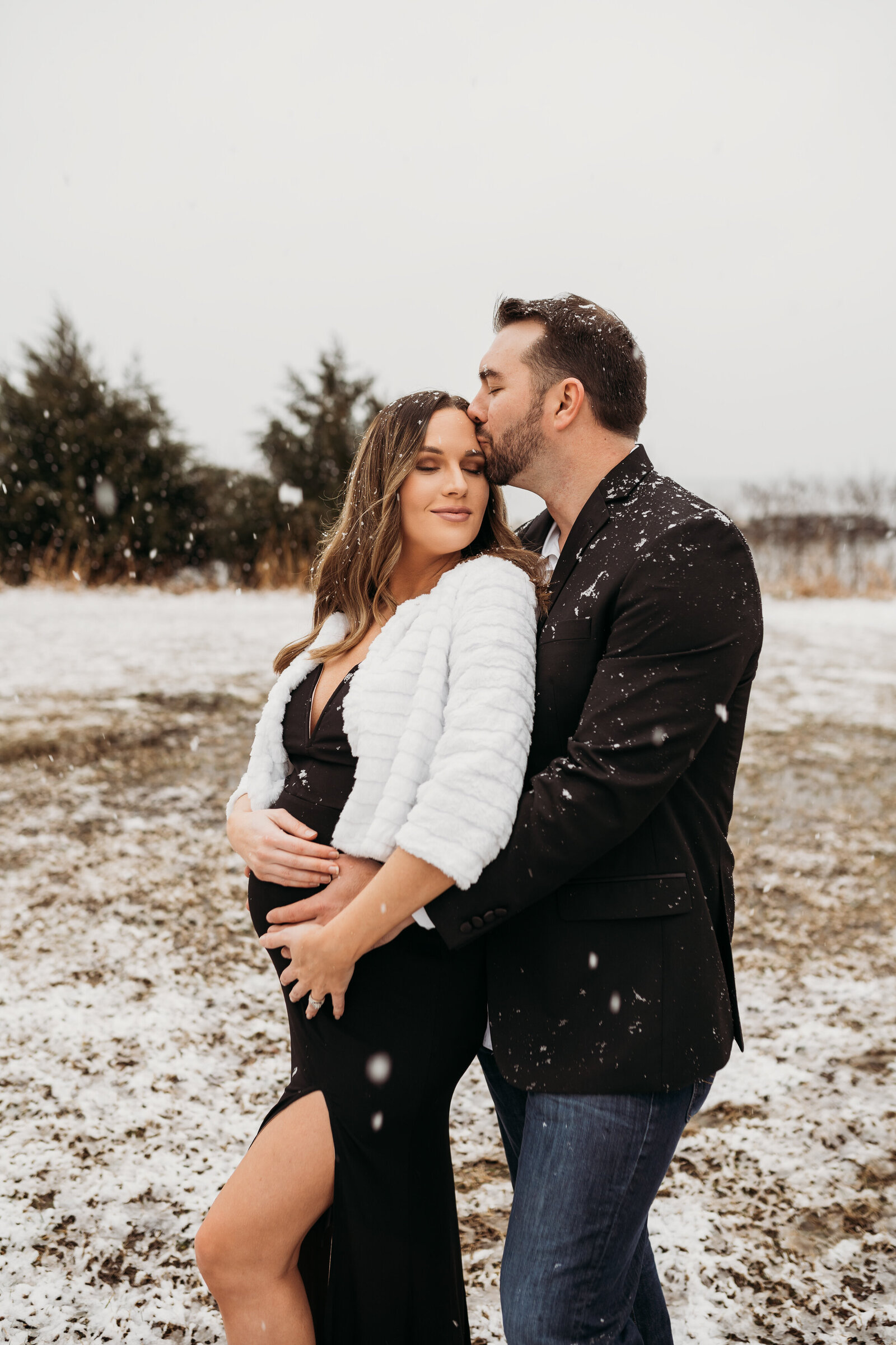 maternity session in snow