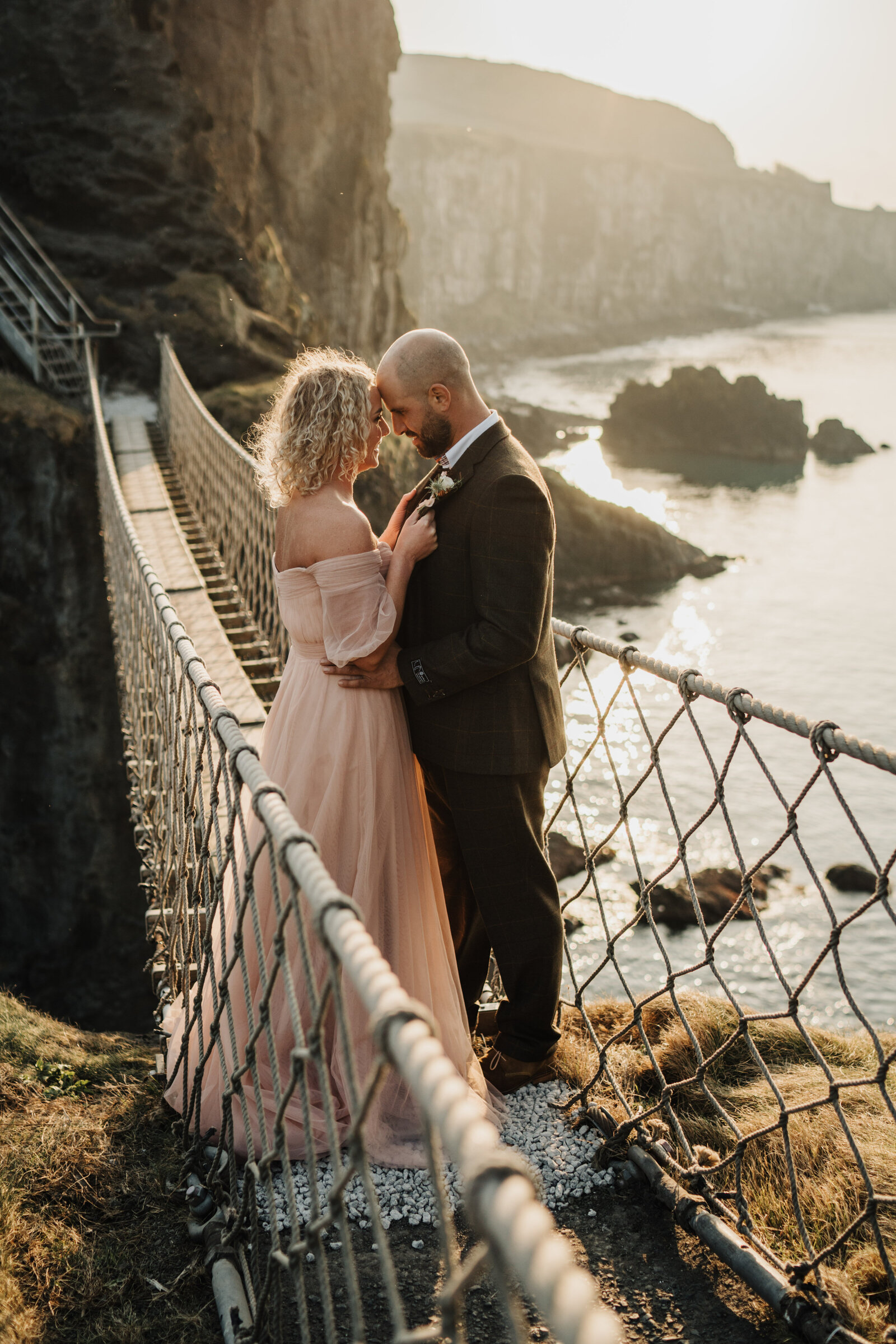 carrick-a-rede-rope-bridge-wedding-01494-101