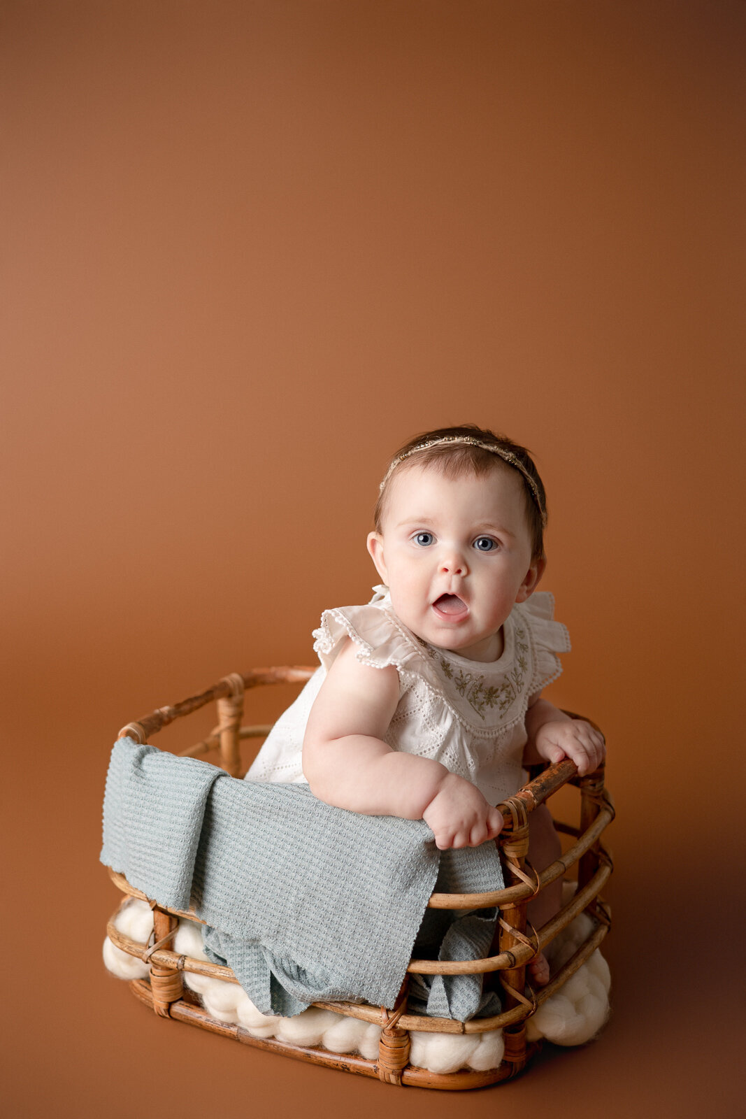 in-home_9_month_old_sitter_photography_session_Frankfort_KY_photographer-2
