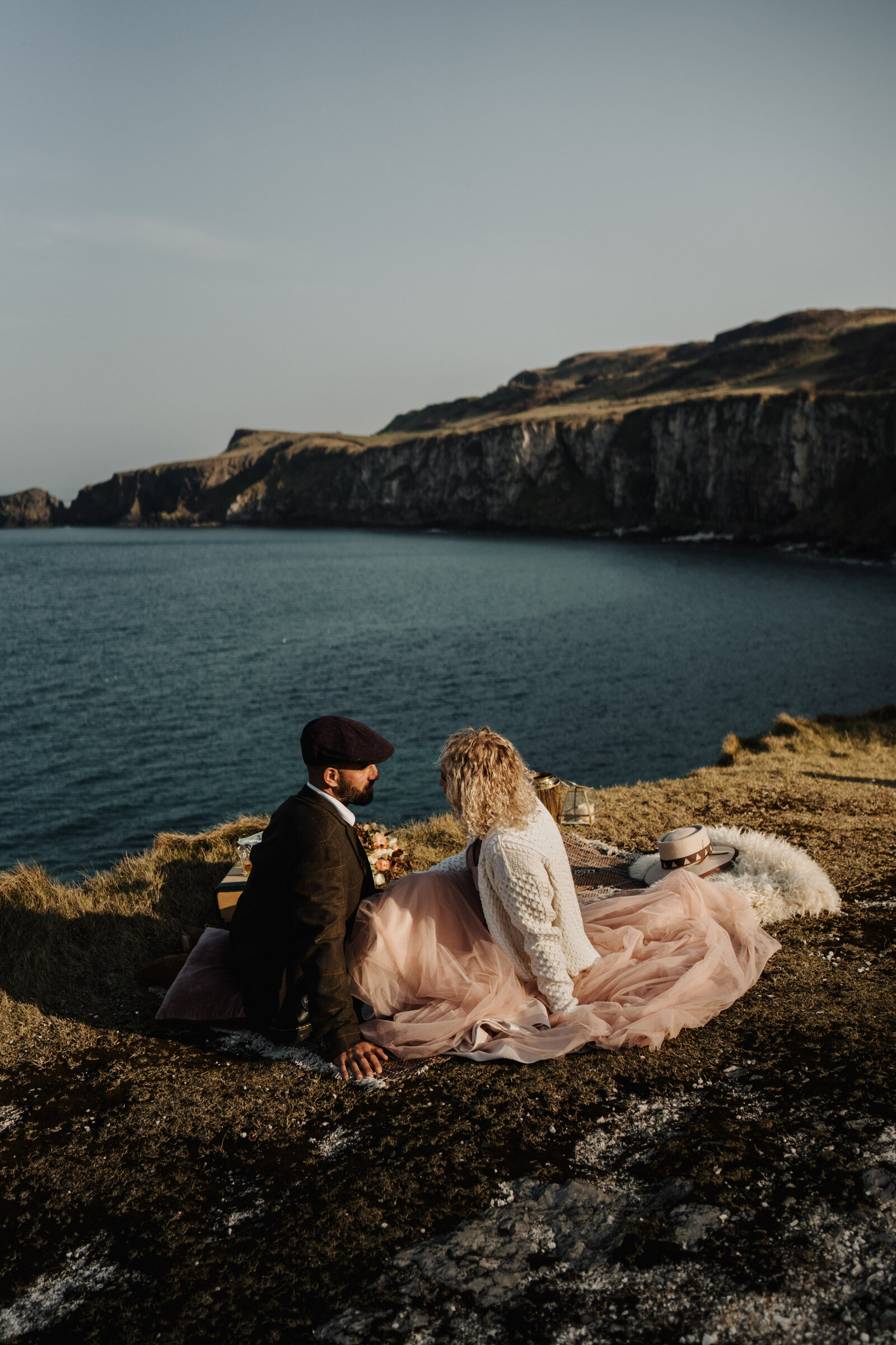 carrick-a-rede-rope-bridge-wedding-01334-83