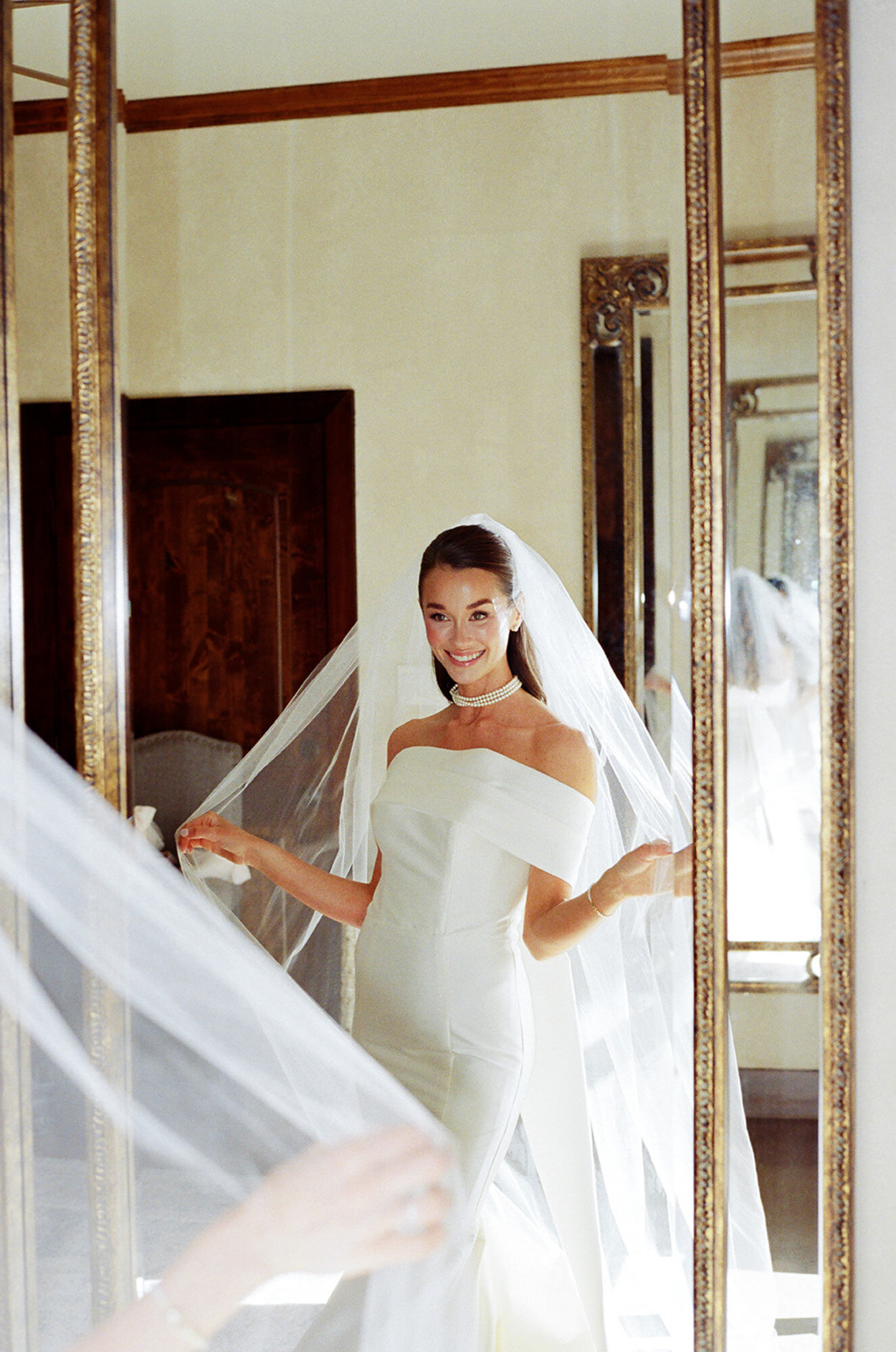 Emily-and-Colton-2024-Ma-Maison-Wedding-Venue-in-Dripping-Springs-Texas-017