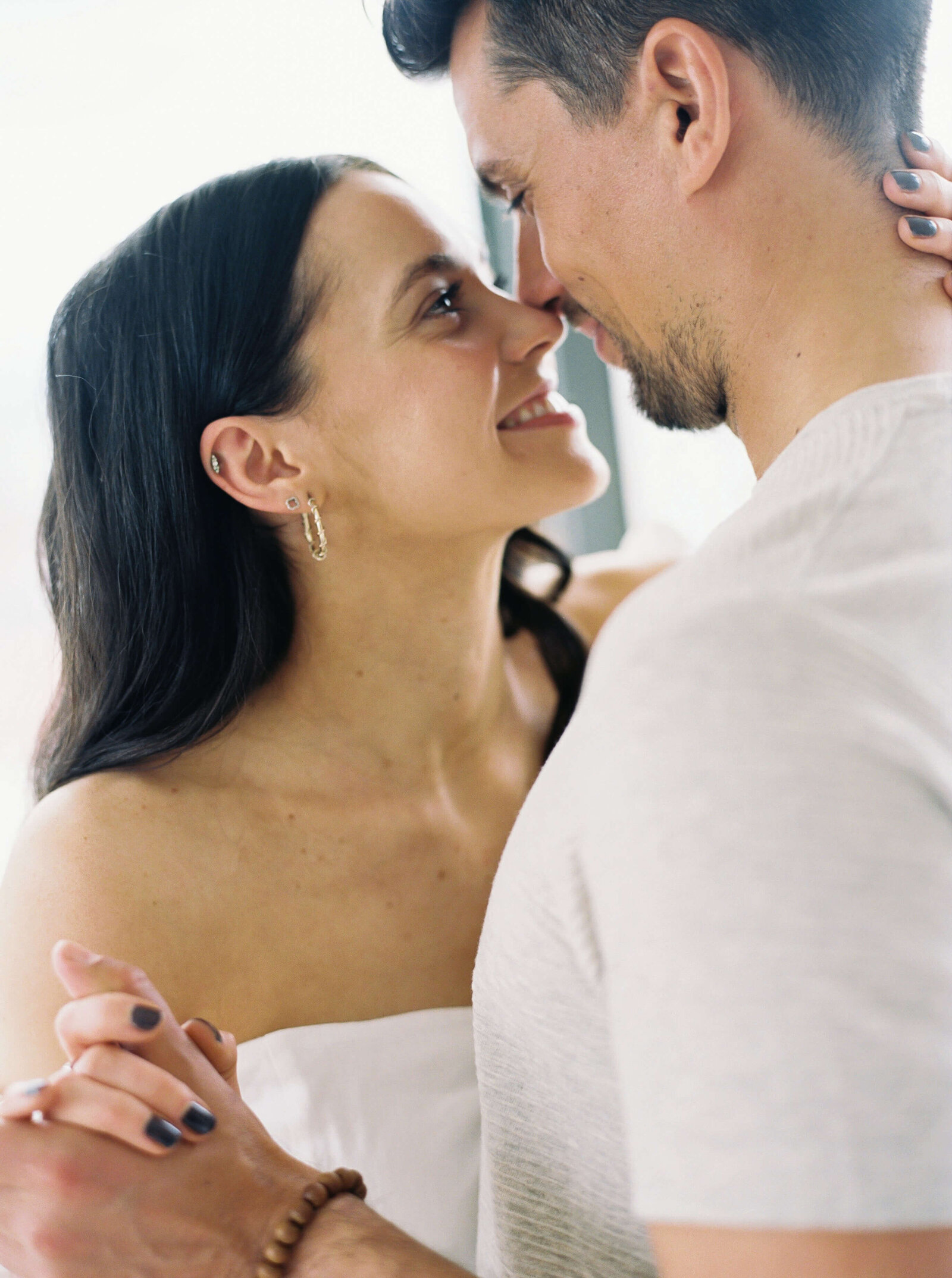 elya_james_downtownvancouver_home_engagement_jenzelvelophotography19
