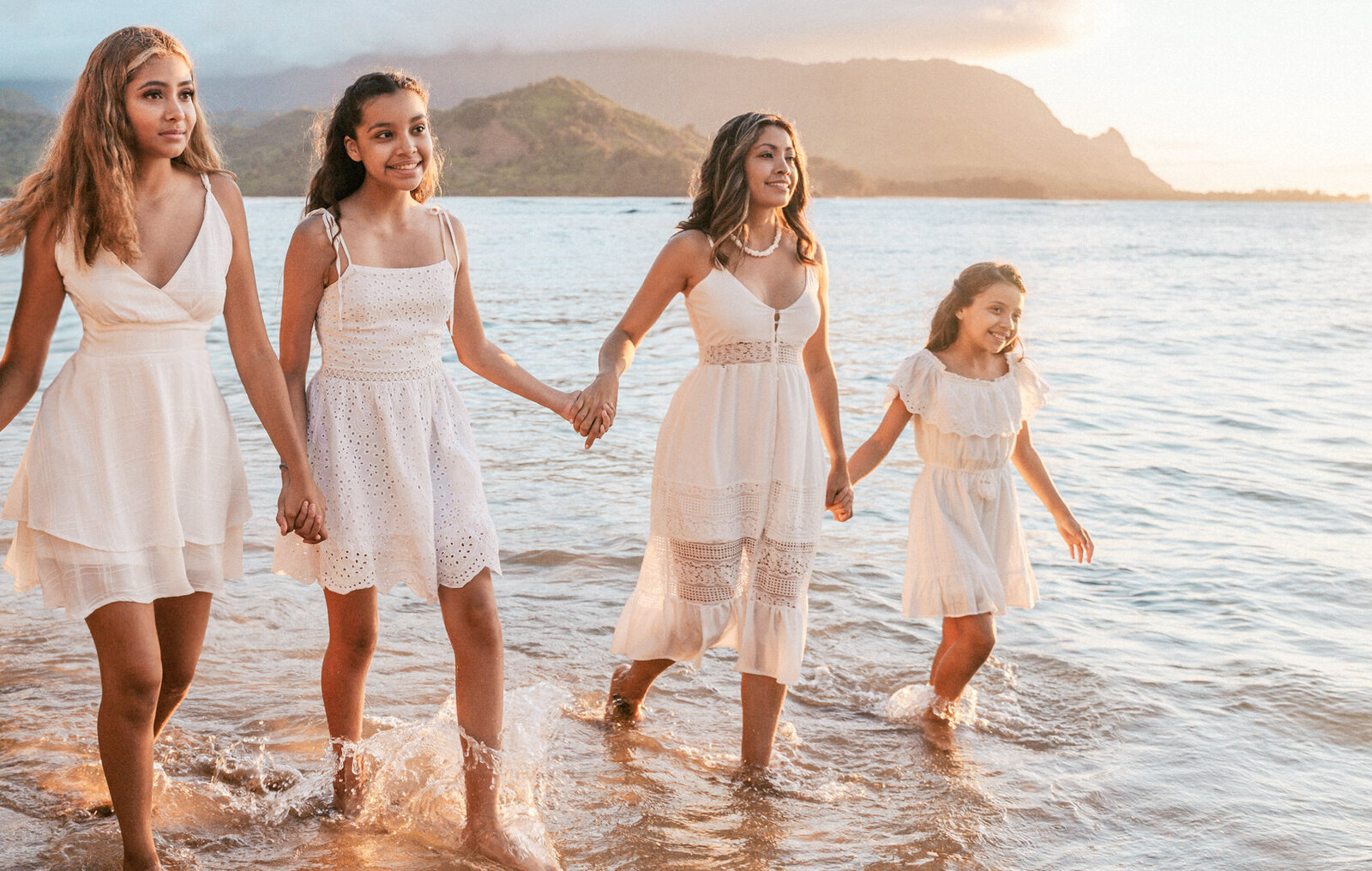 Family portraits photographers in Kauai