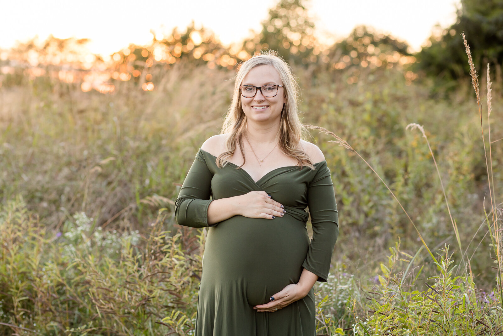 outdoor_maternity_photography_session_Frankfort_KY_photographer_goldenhour