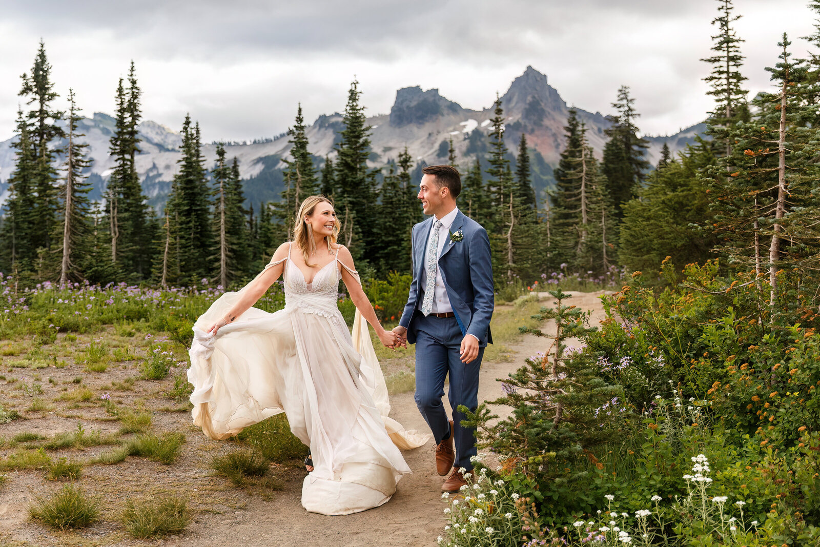 This couple eloped in Mount Rainier National Park