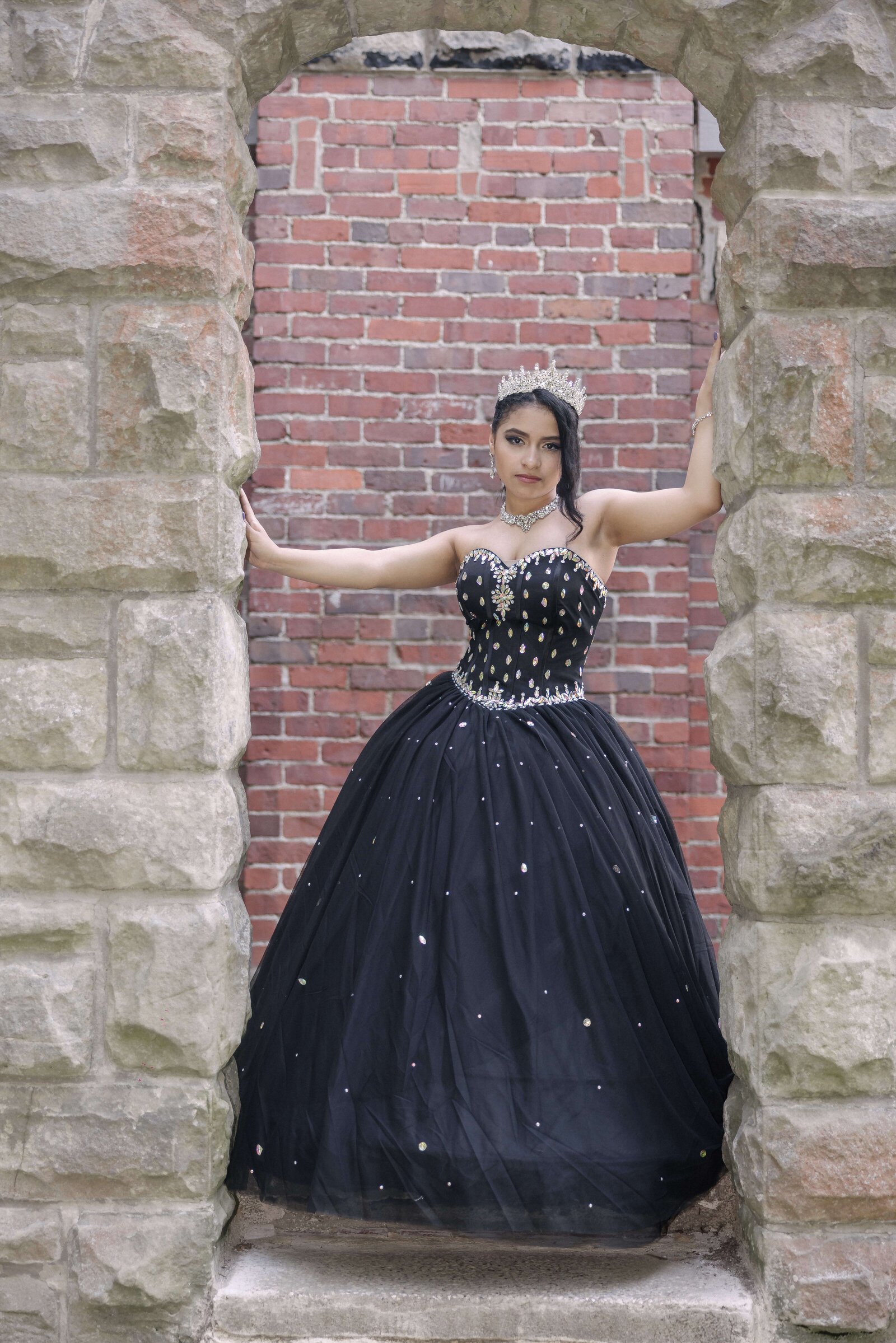 Quinceanera-Black-Dress_Squires-Castle_Columbus-Ohio-Photographer.jpg