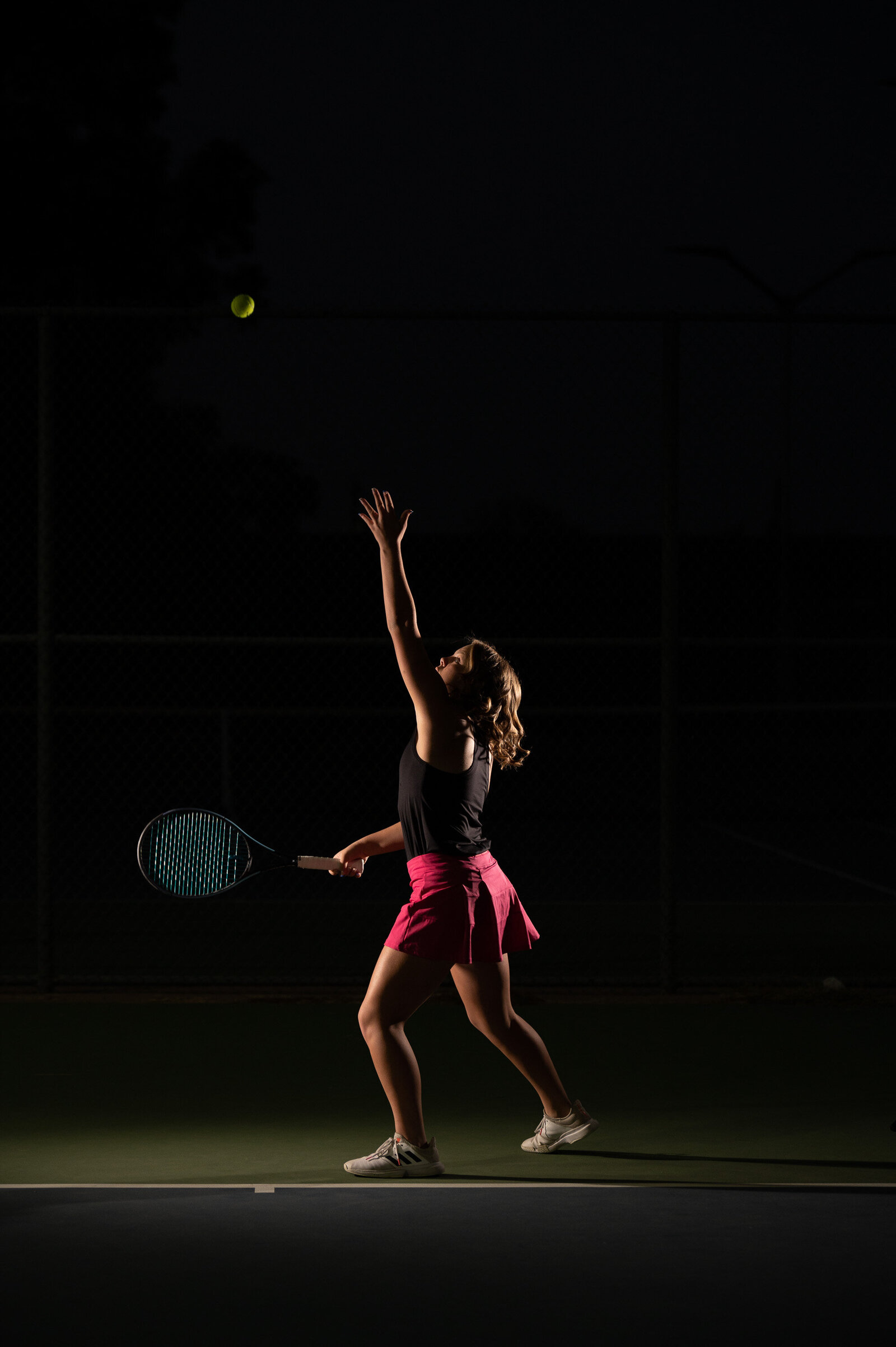 tennis-portrait-serve