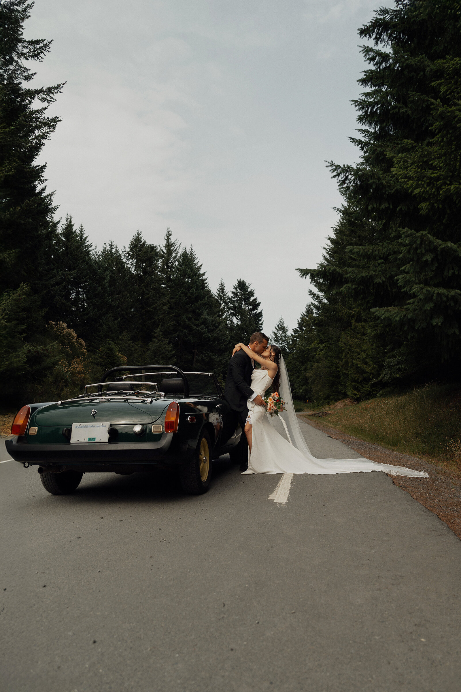 R&H-wedding-caleb-pike-victoria-bc-latitude 49 photography-couples portraits-4902021