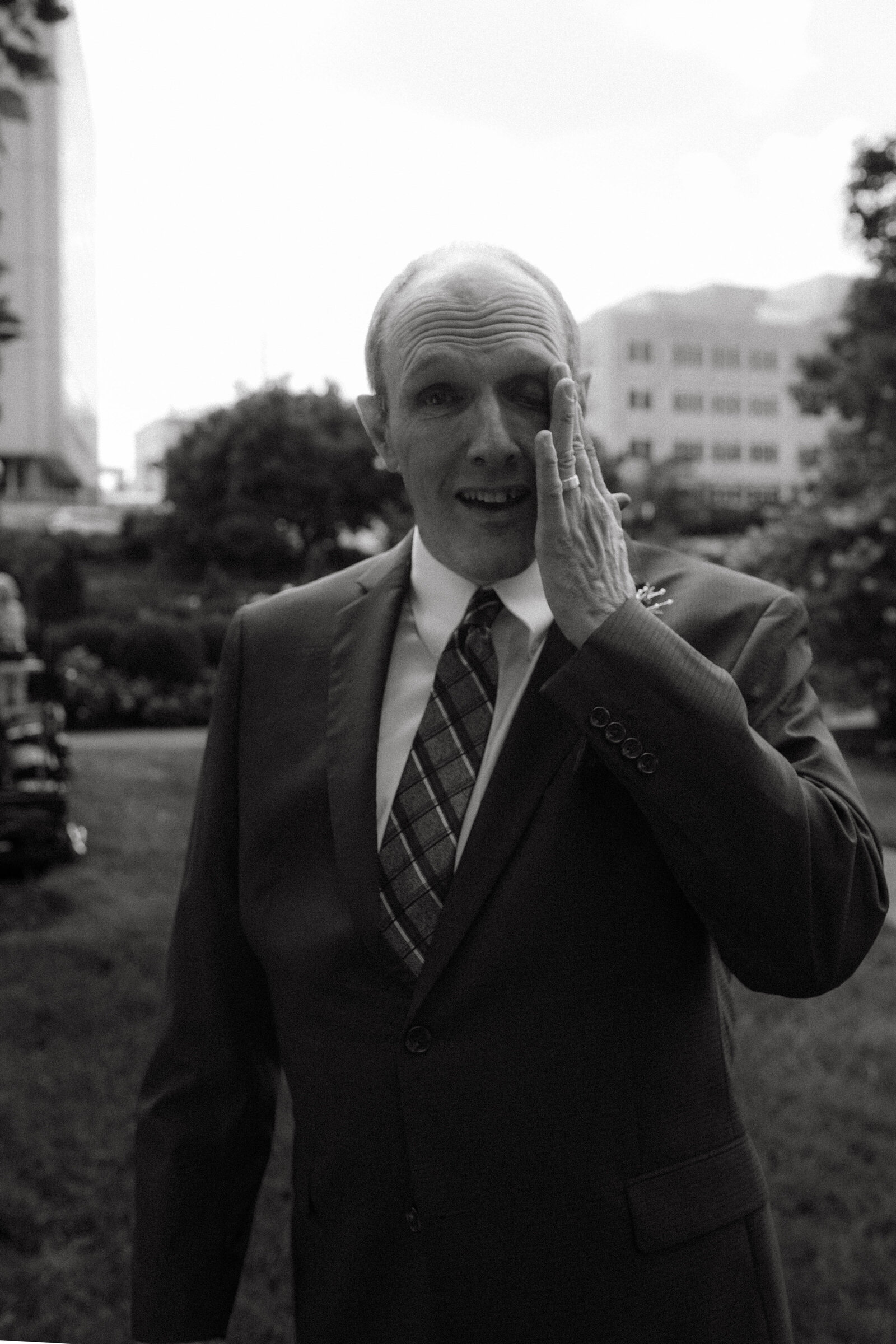 EmilyAmbie Photography-documentary wedding at carnahan memorial garden00001