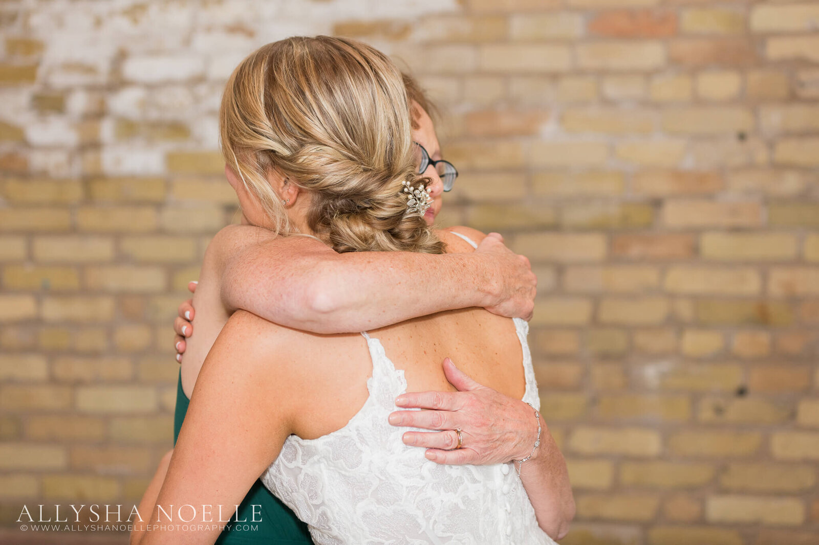 Wedding-at-The-Factory-on-Barclay-in-Milwaukee-0094