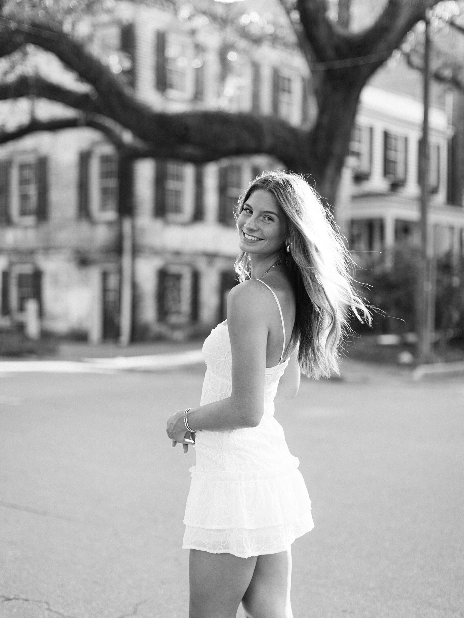 212-torianna-brooke-portraiture-historic-downtown-savannah-senior-session-jadyn