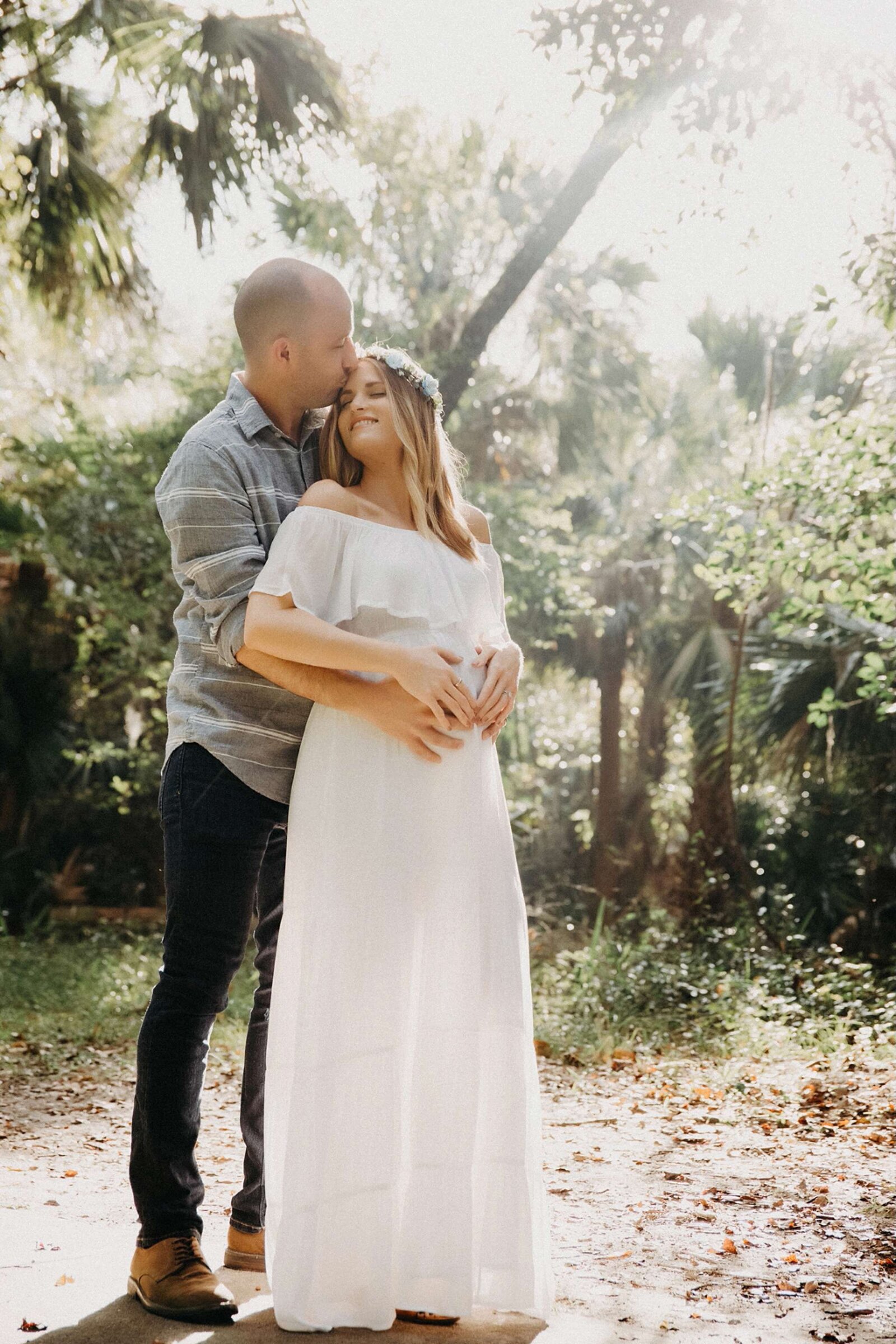 Beautiful maternity portrait by Bia Schaefer in Wekiwa Springs, capturing the essence of motherhood in a natural setting.