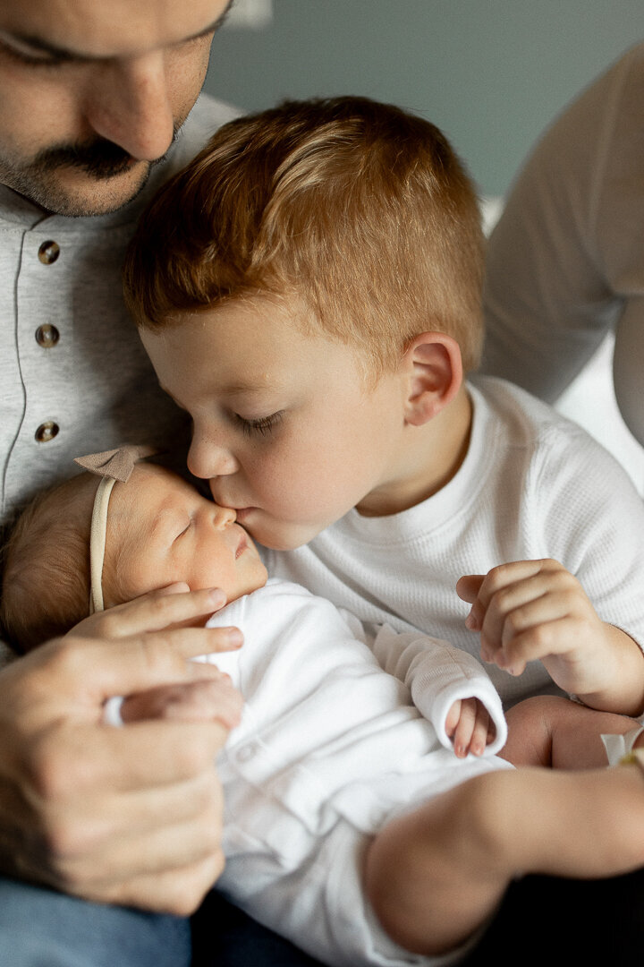 Fresh 48 newborn session at Des Moines hospital with big brother and baby