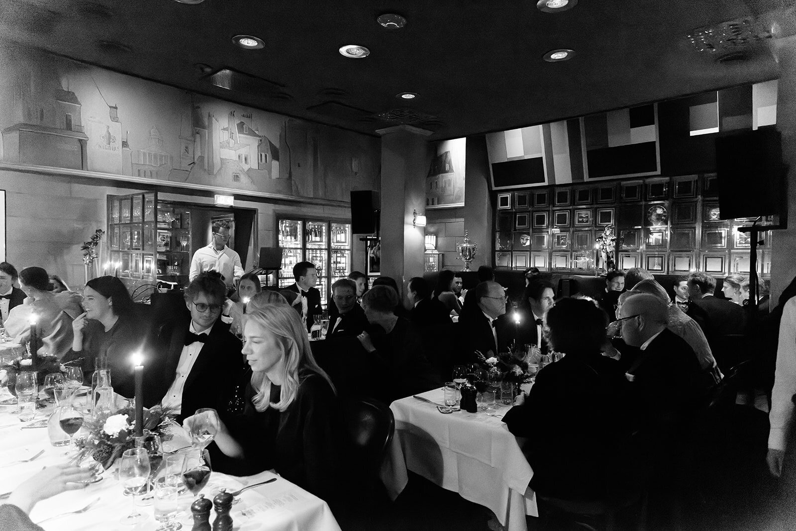 Destination Wedding Photographer Stockholm Anna Lundgren Winter City Wedding at Diplomat, Hedvig Eleonora Church, Dramaten and Teatergrillen Stockholm Sweden_04