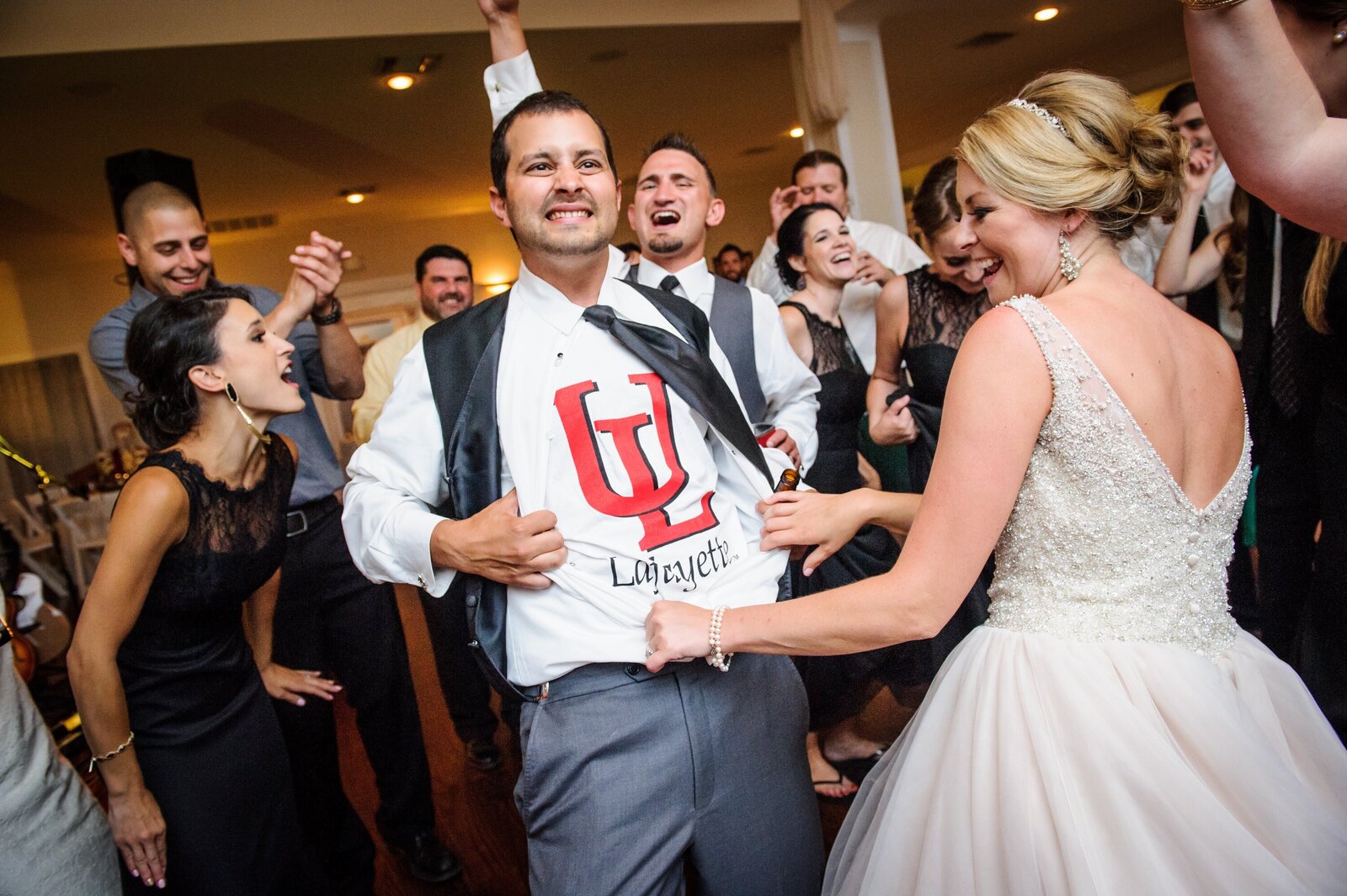 Groom reveals University of Louisiana Lafayette shirt
