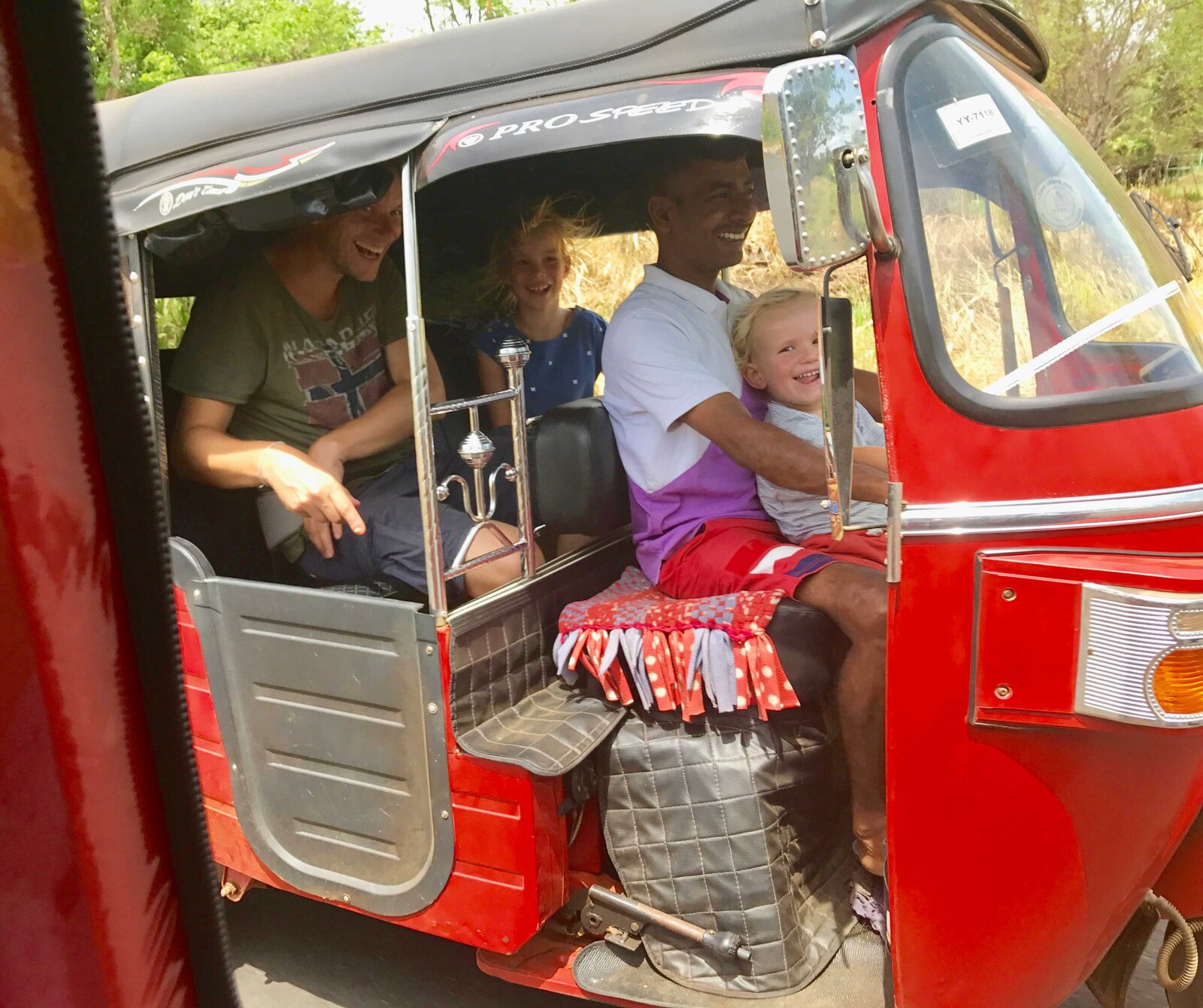 Kandy-tuktuk-Sri-Lanka