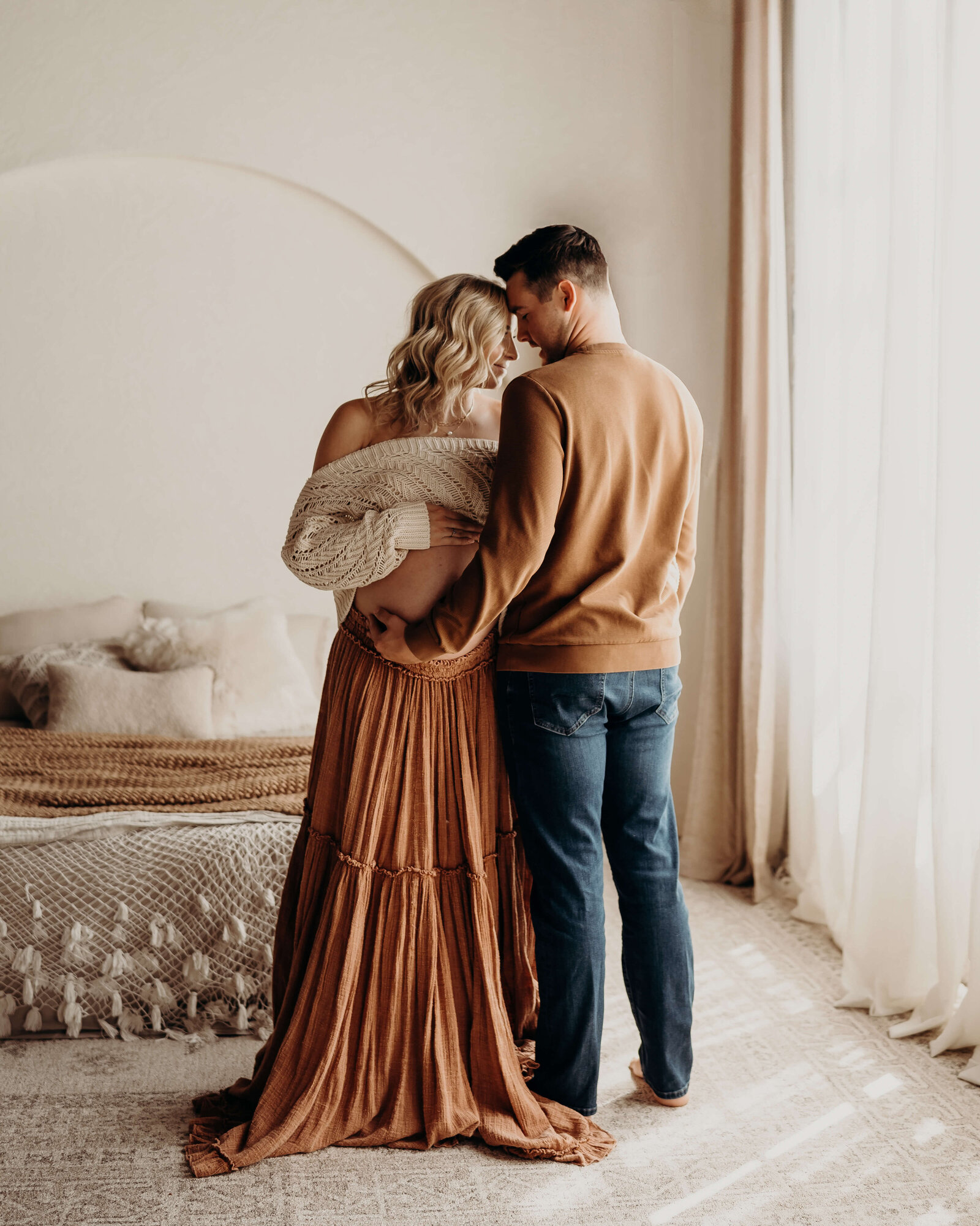 perfect couples maternity pose standing