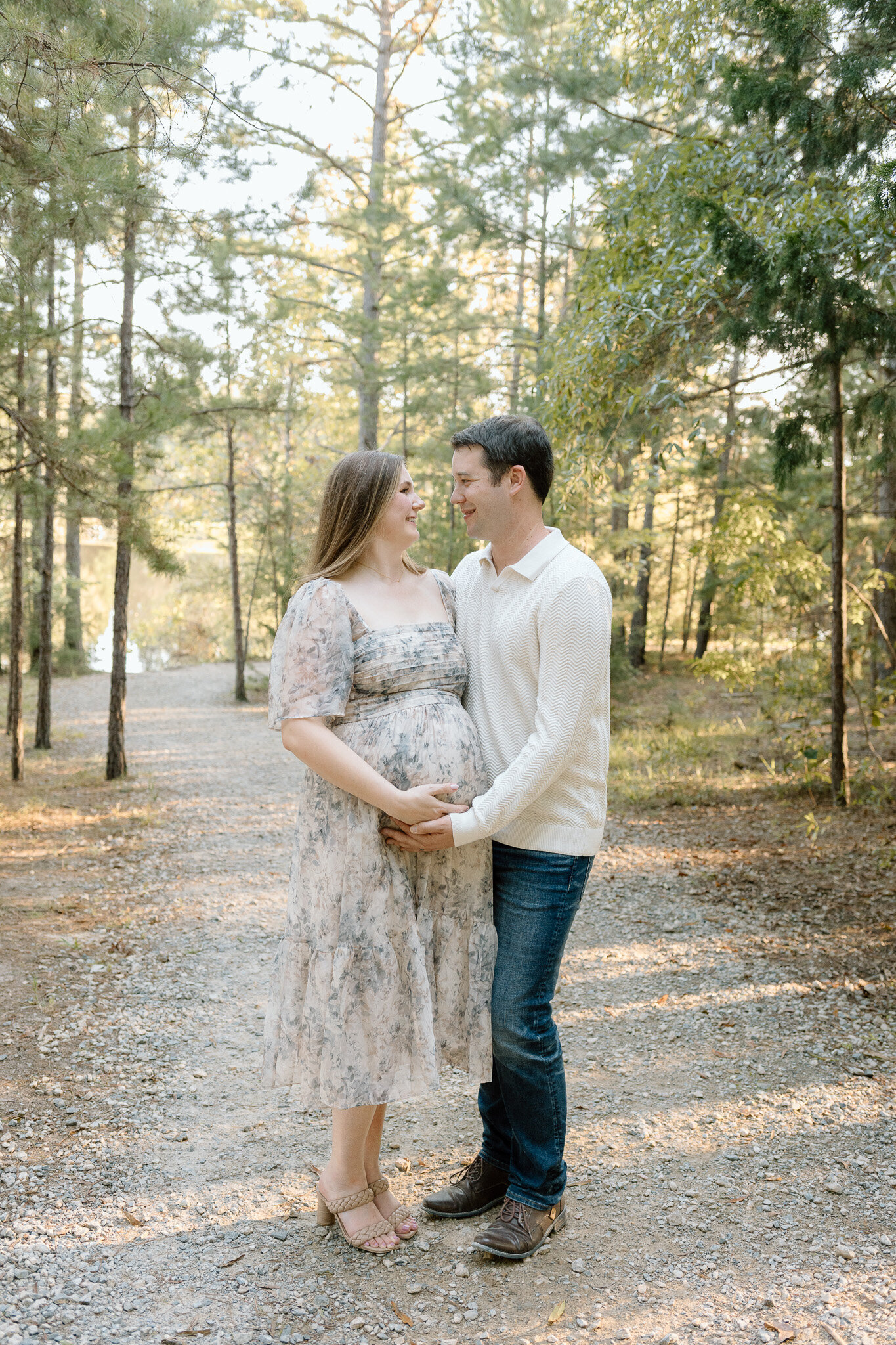 lifestyle-outdoor-maternity-session-photos-charlotte (11)