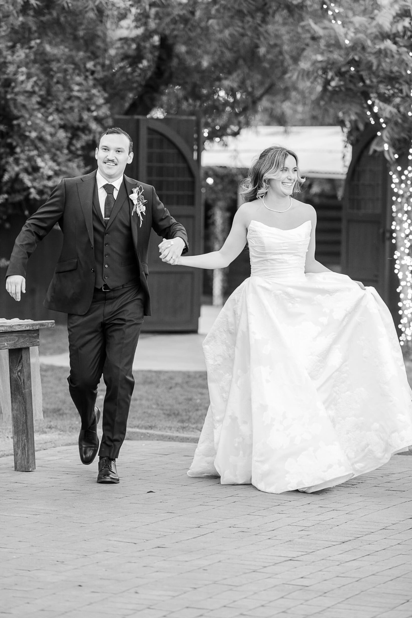 Phoenix-Wedding-Photographer-and-Videographer-Venue-at-the-Grove-PayWed-1344