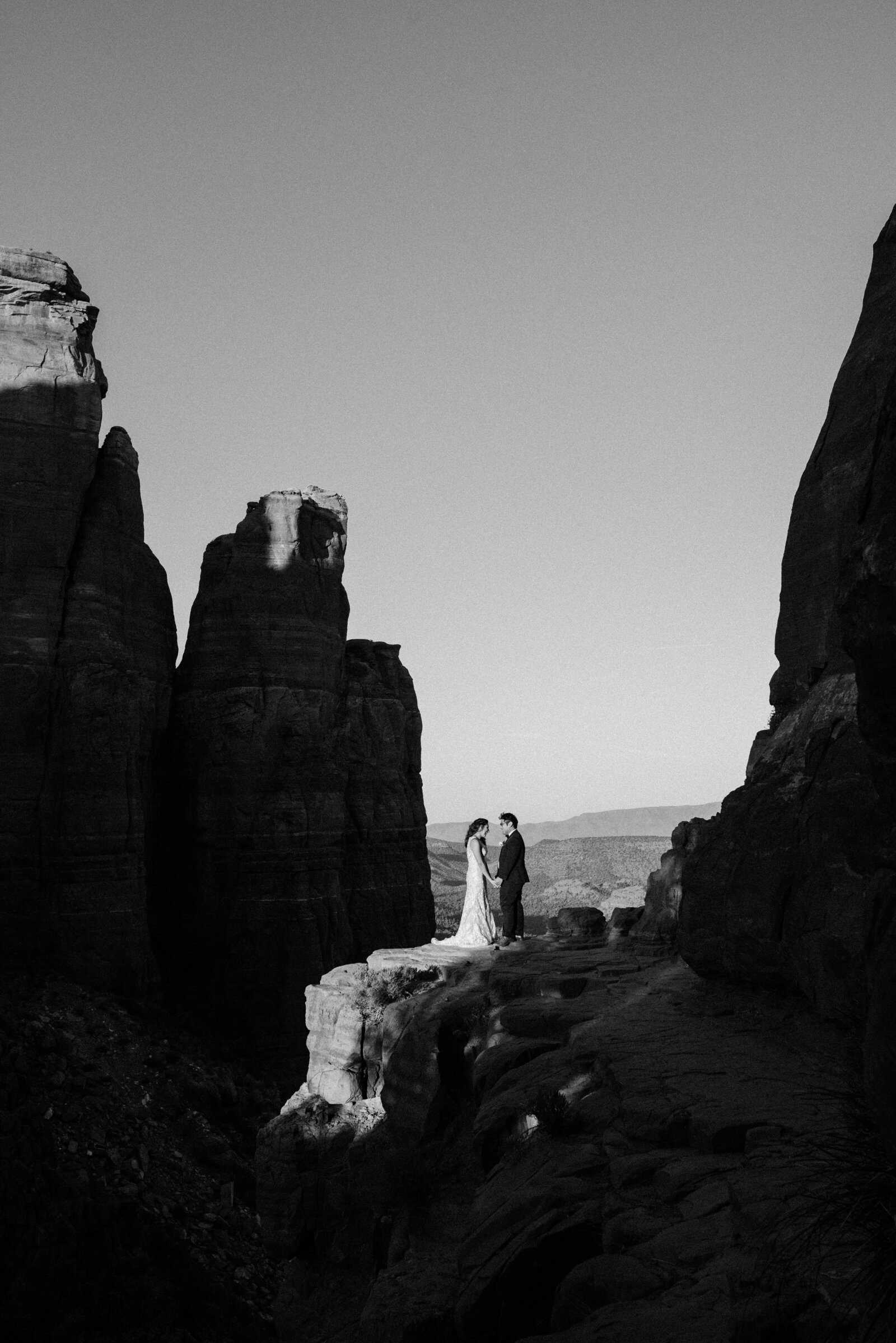 sedona elopement cathedral rock, adventure photographer