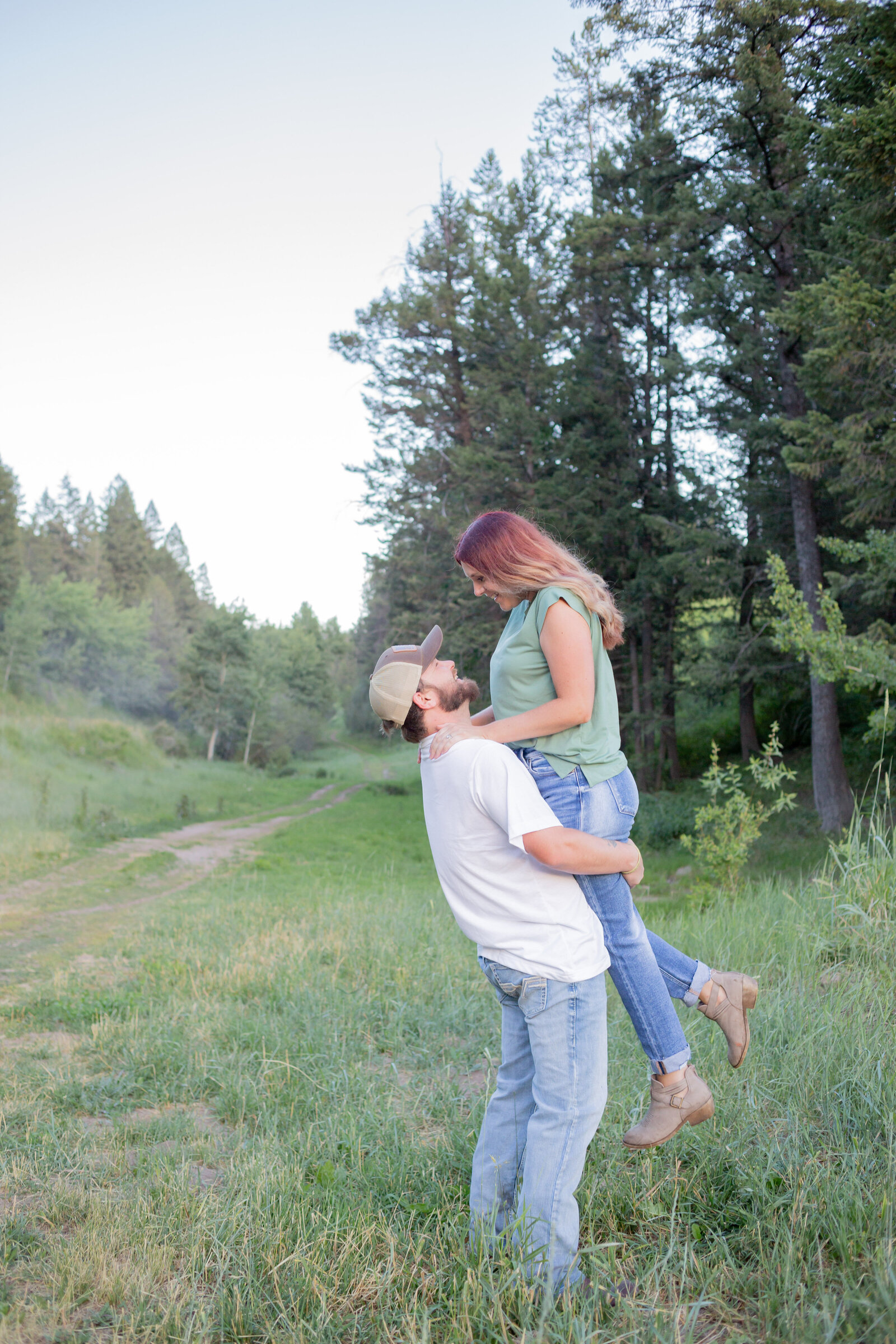 Idaho Falls Photographers capture man lifting woman during outdoor photos