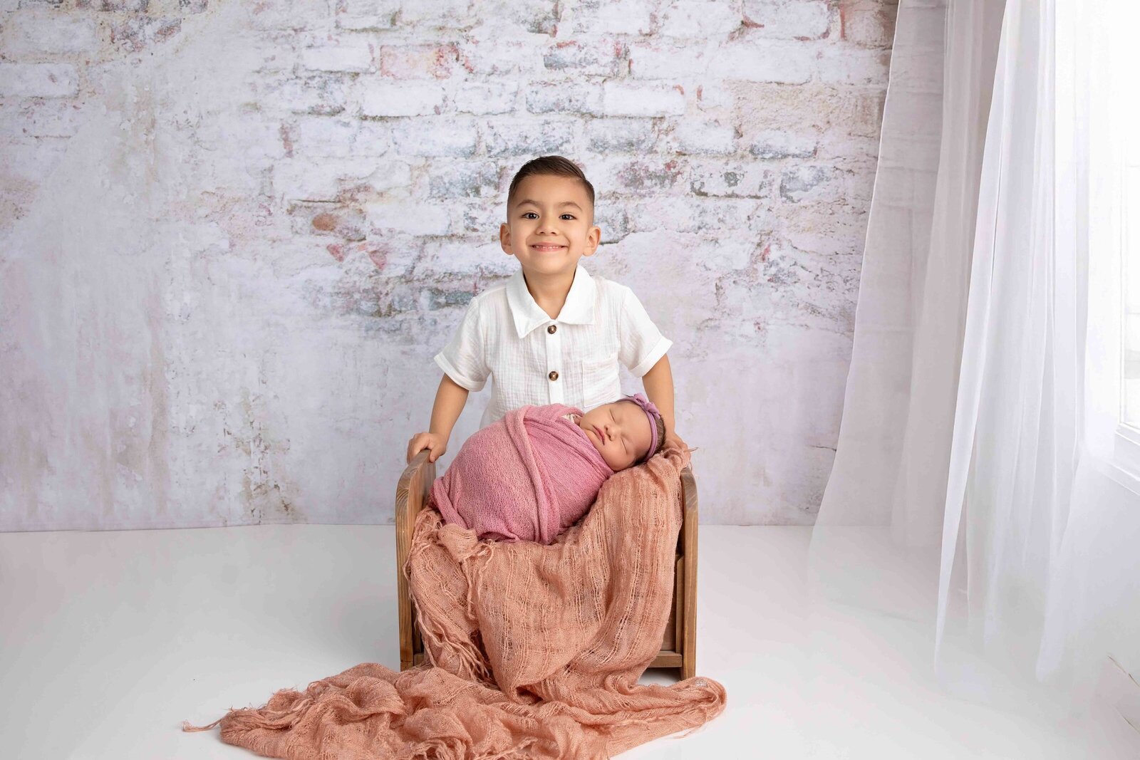 Newborn sibling photos in Phoenix
