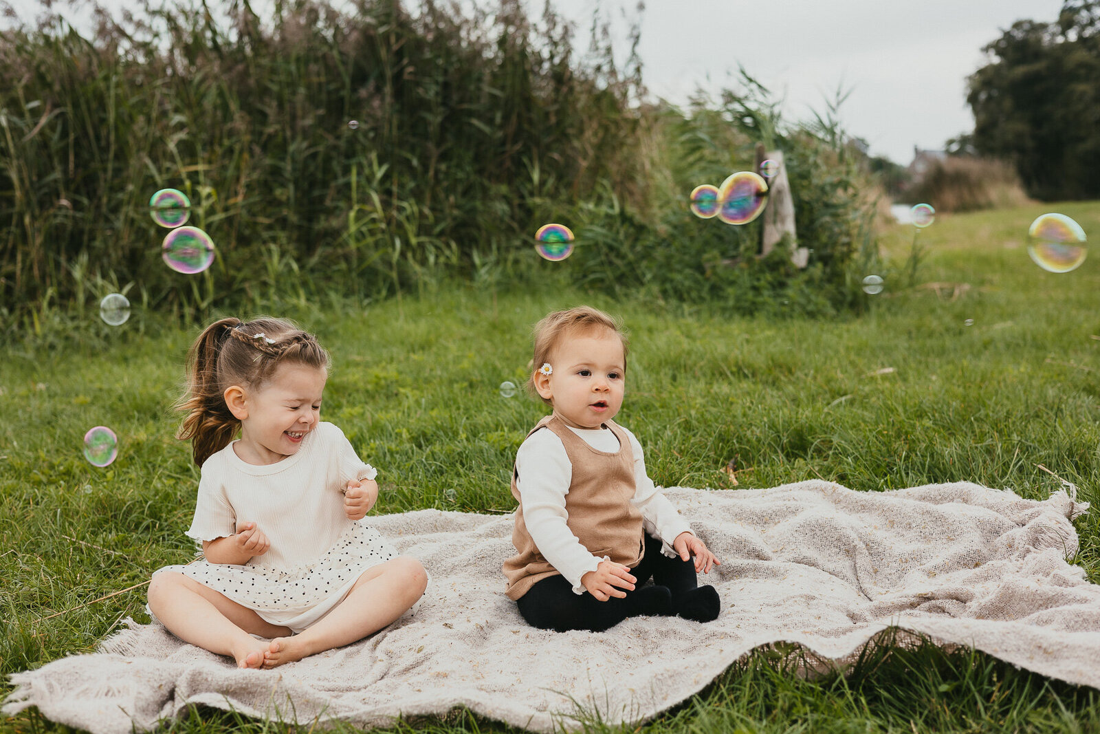 Fotoshoot gezin buiten bellenblaas