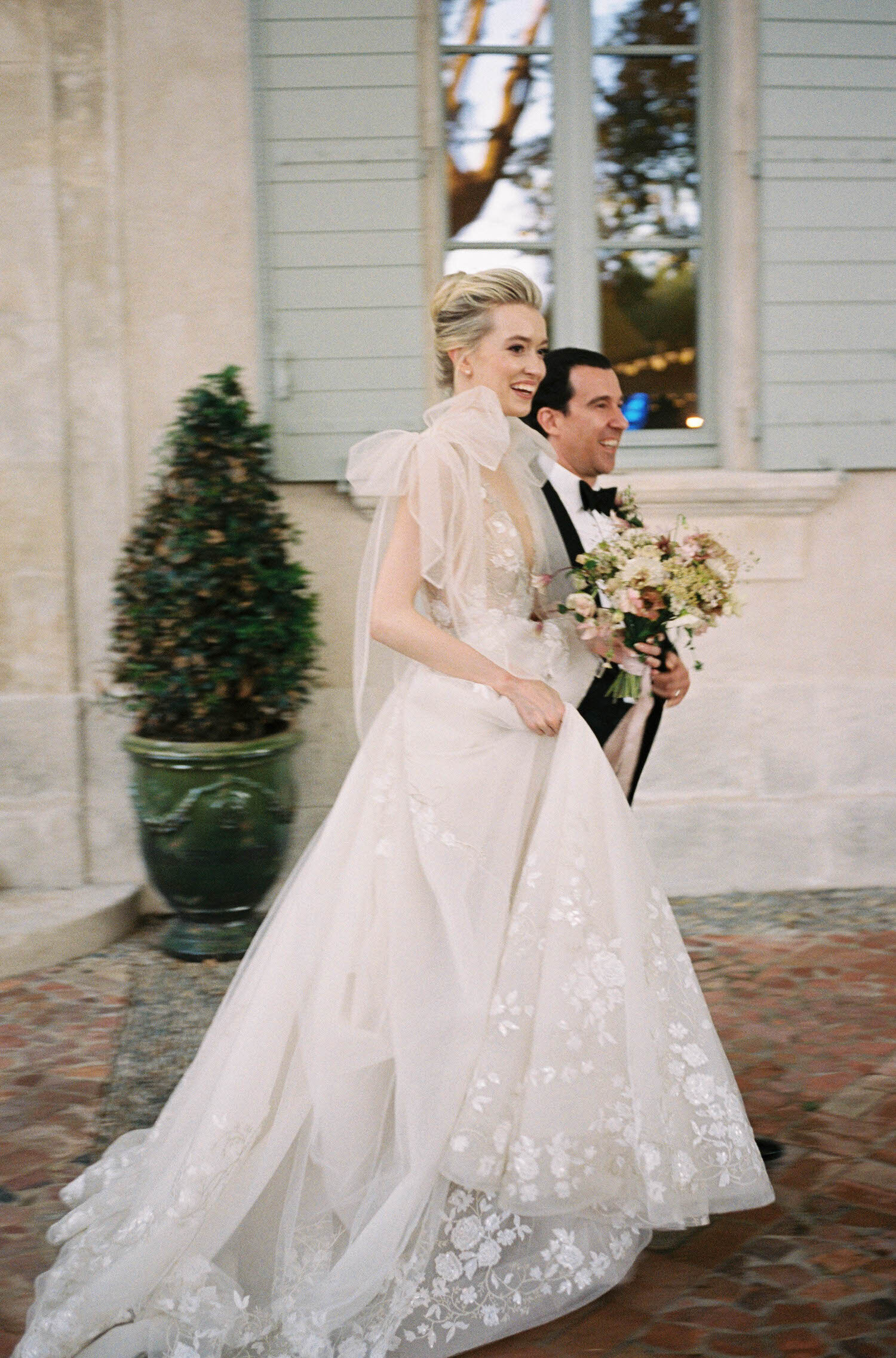 Flora_And_Grace_Provence_Analog_35mm_Fim_Editorial_Wedding_Photographer-68