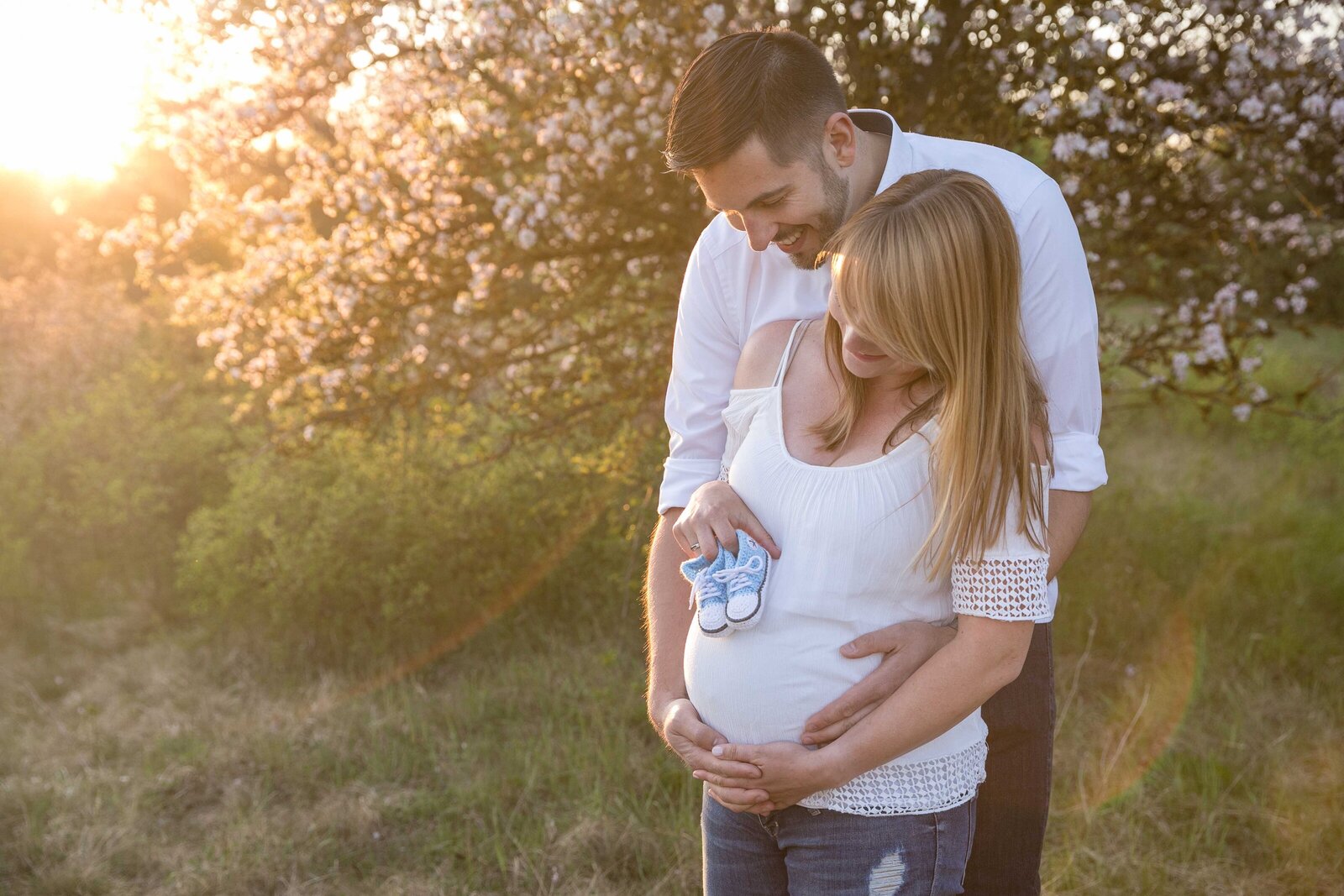 jennydassberger_Babybauch_Regensburg_Frühling_Apfelblüte (14)