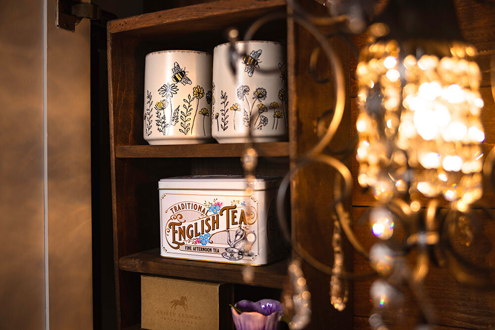 bee-mugs-coffee-english-tea-jasmine-chandlier-luxury-photography-studio-colorado