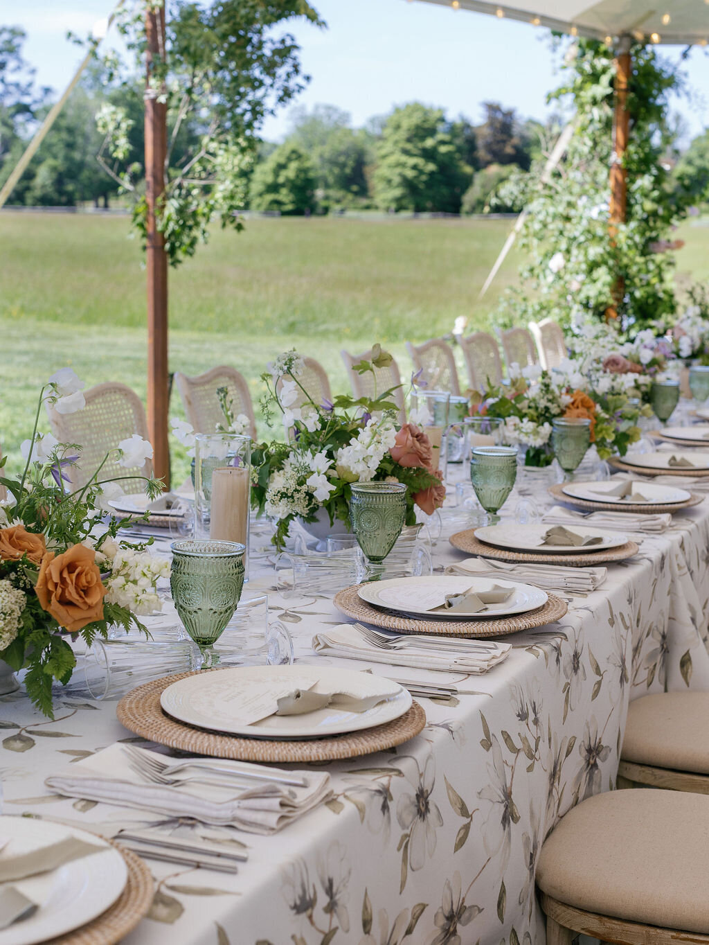 10_Kate Campbell Floral Whitehall Manor tented spring wedding by Anna and Wright photo