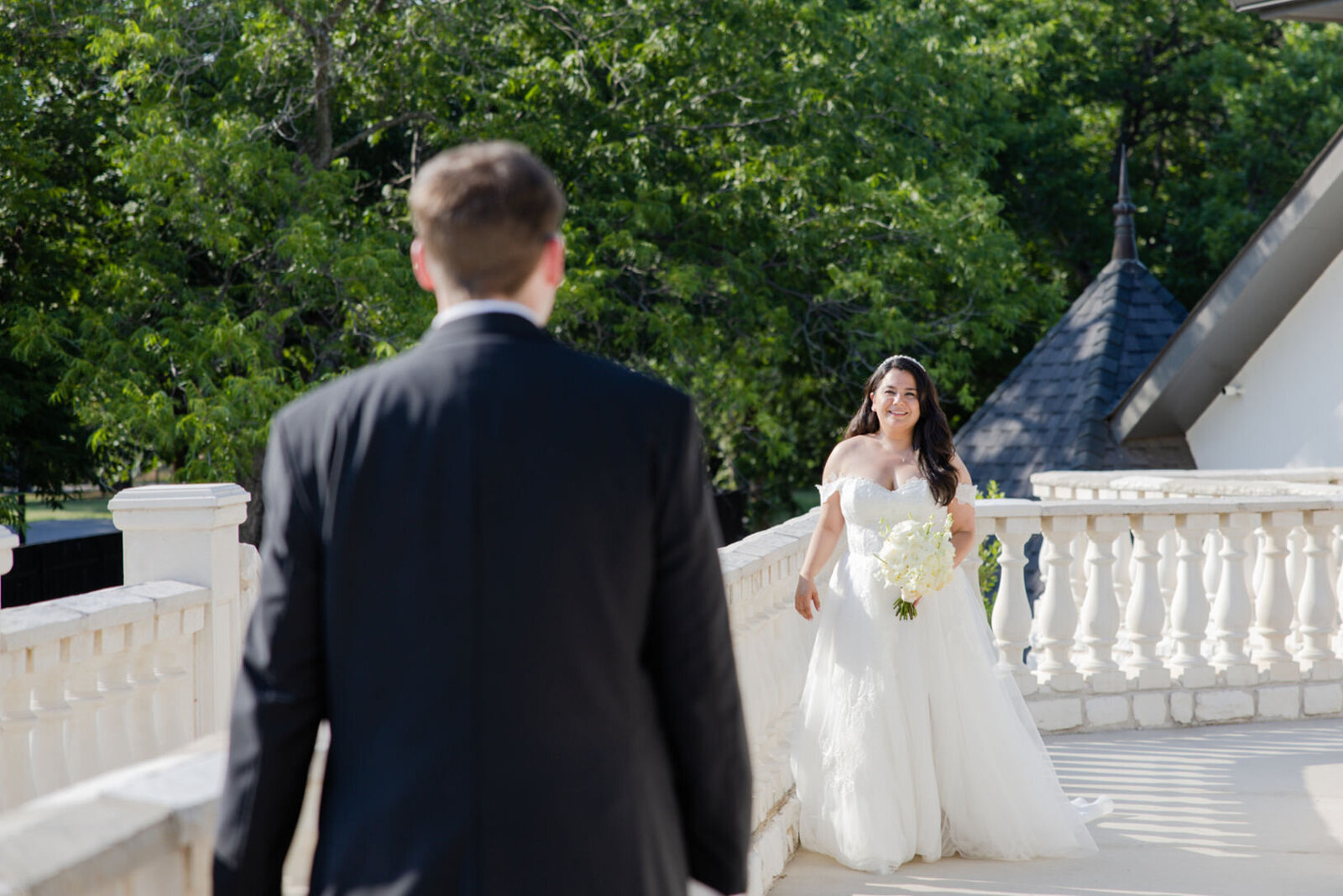 bride-and-groom-first-look-photography
