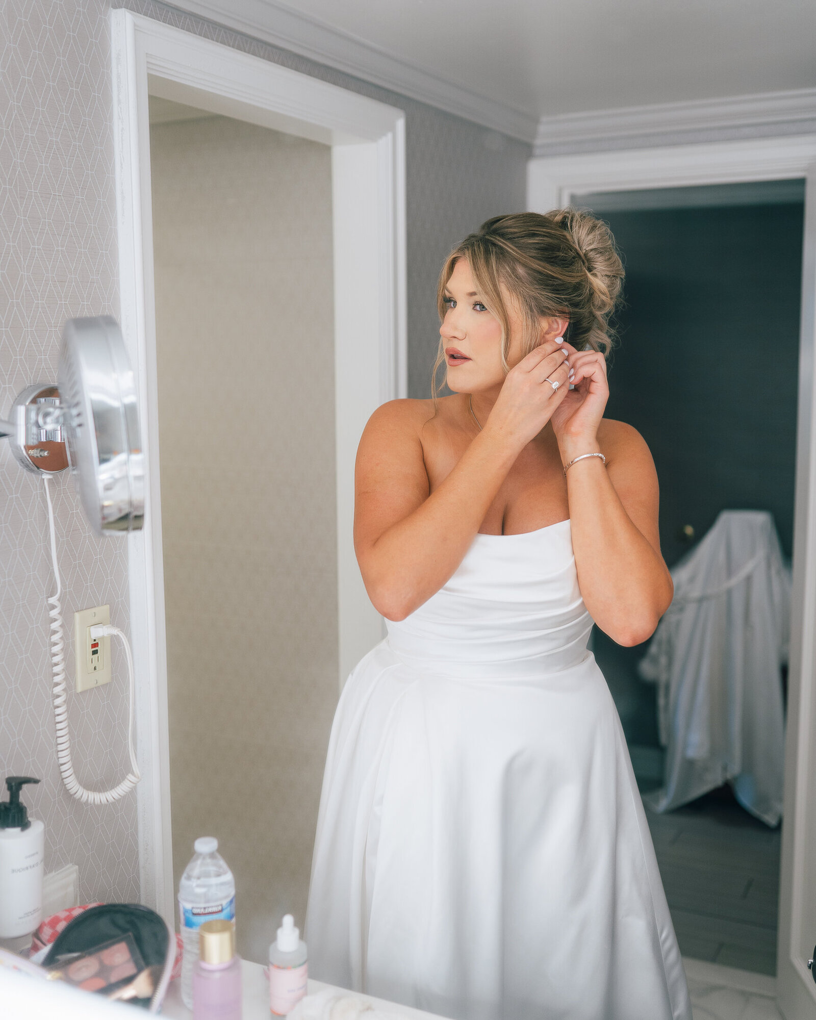 Corby Intercontinental Hotel Kansas City Wedding Plaza-54