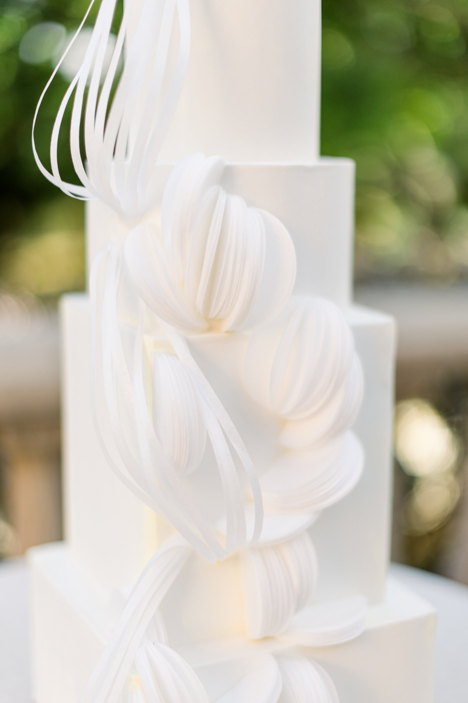 white wedding cake minimal decoration