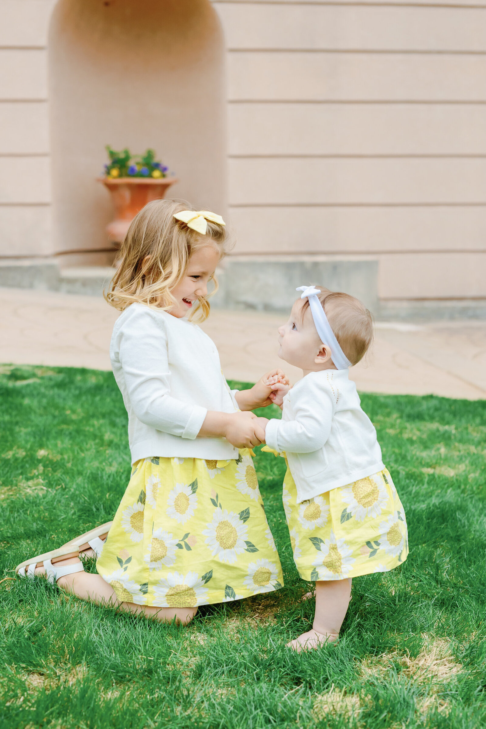 Mackey Family Photoshoot - Philbrook Museum - Amanda Hitchen Photography-15