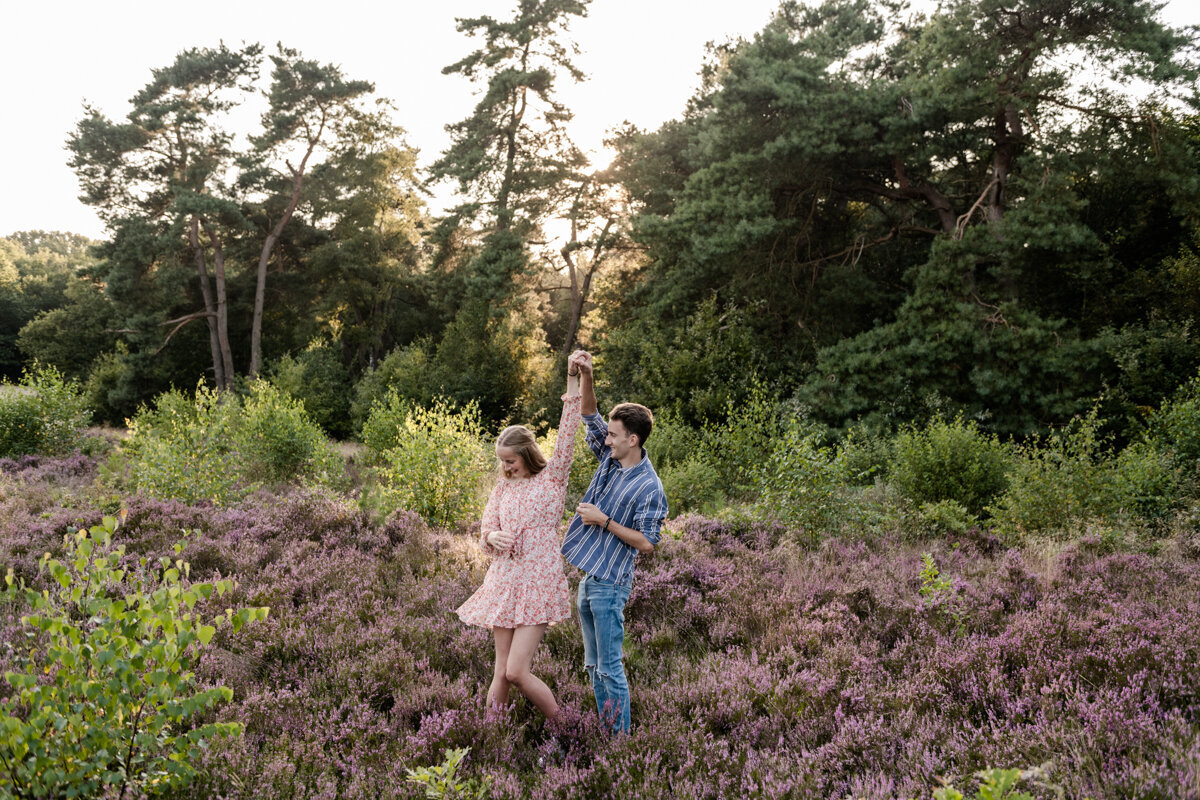 Fotograaf Friesland, Loveshoot Bakkeveen, golden our (10)