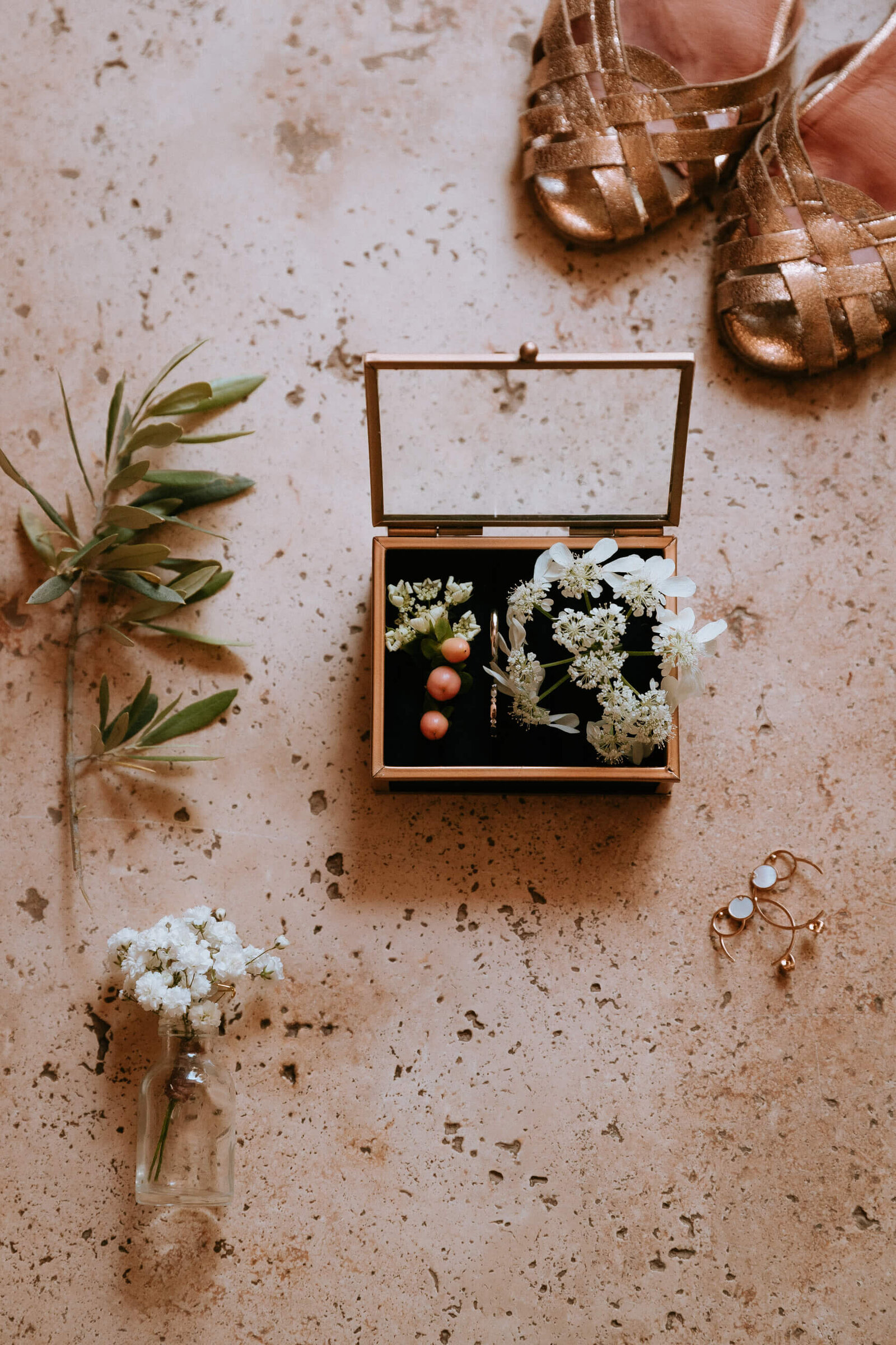 flatlay details