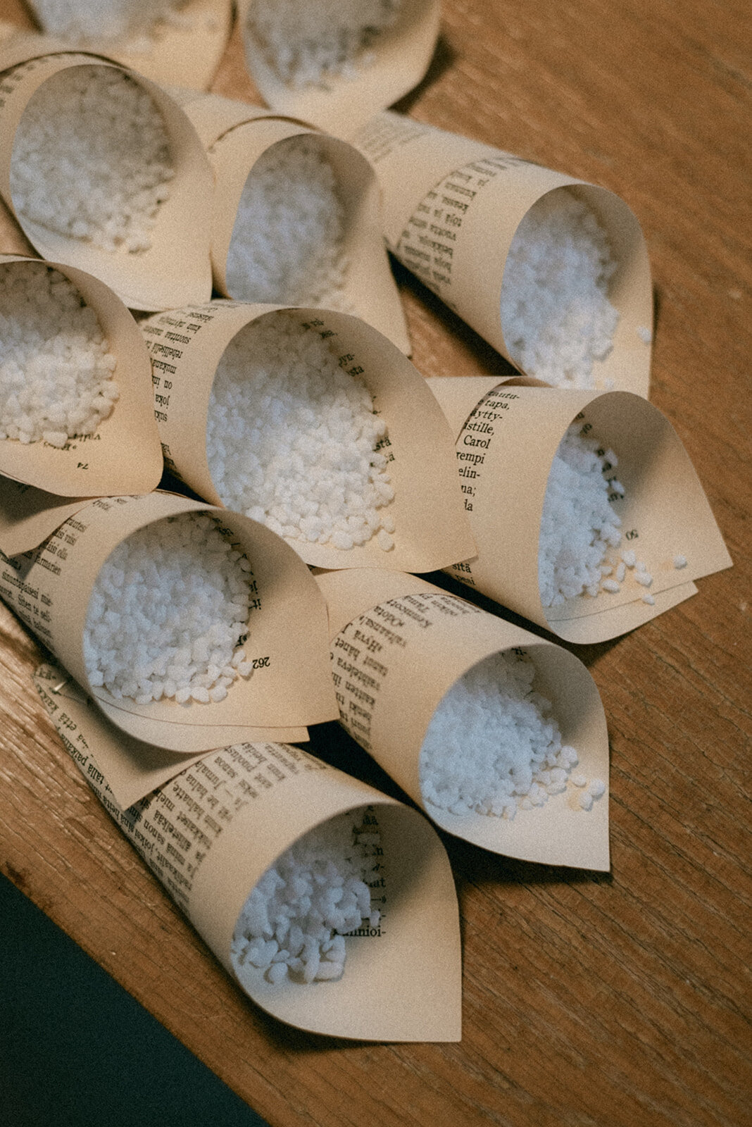 Wedding photograph of wedding toss church by photographer Hannika Gabrielsson
