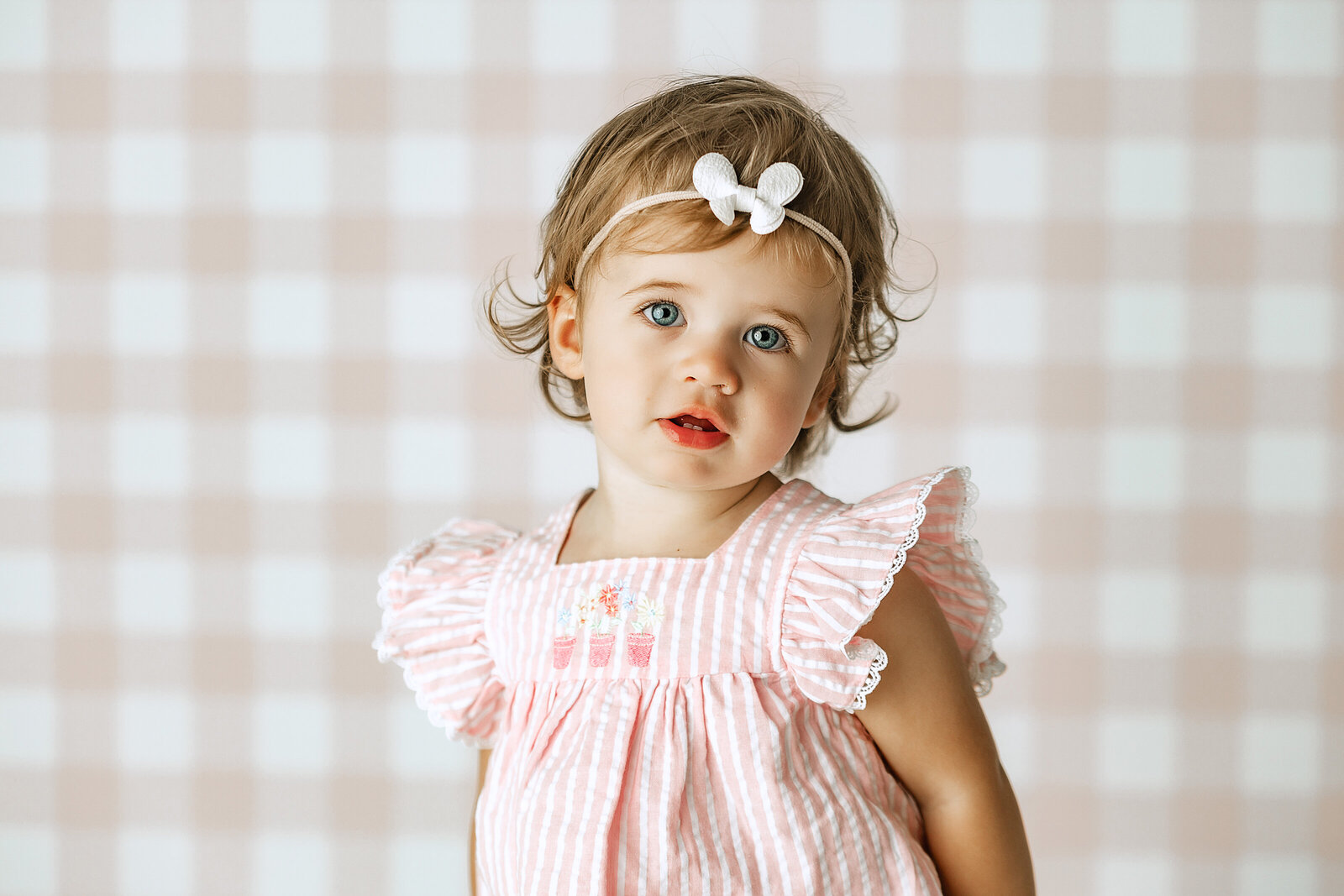 owasso child photographer with little girl in pink