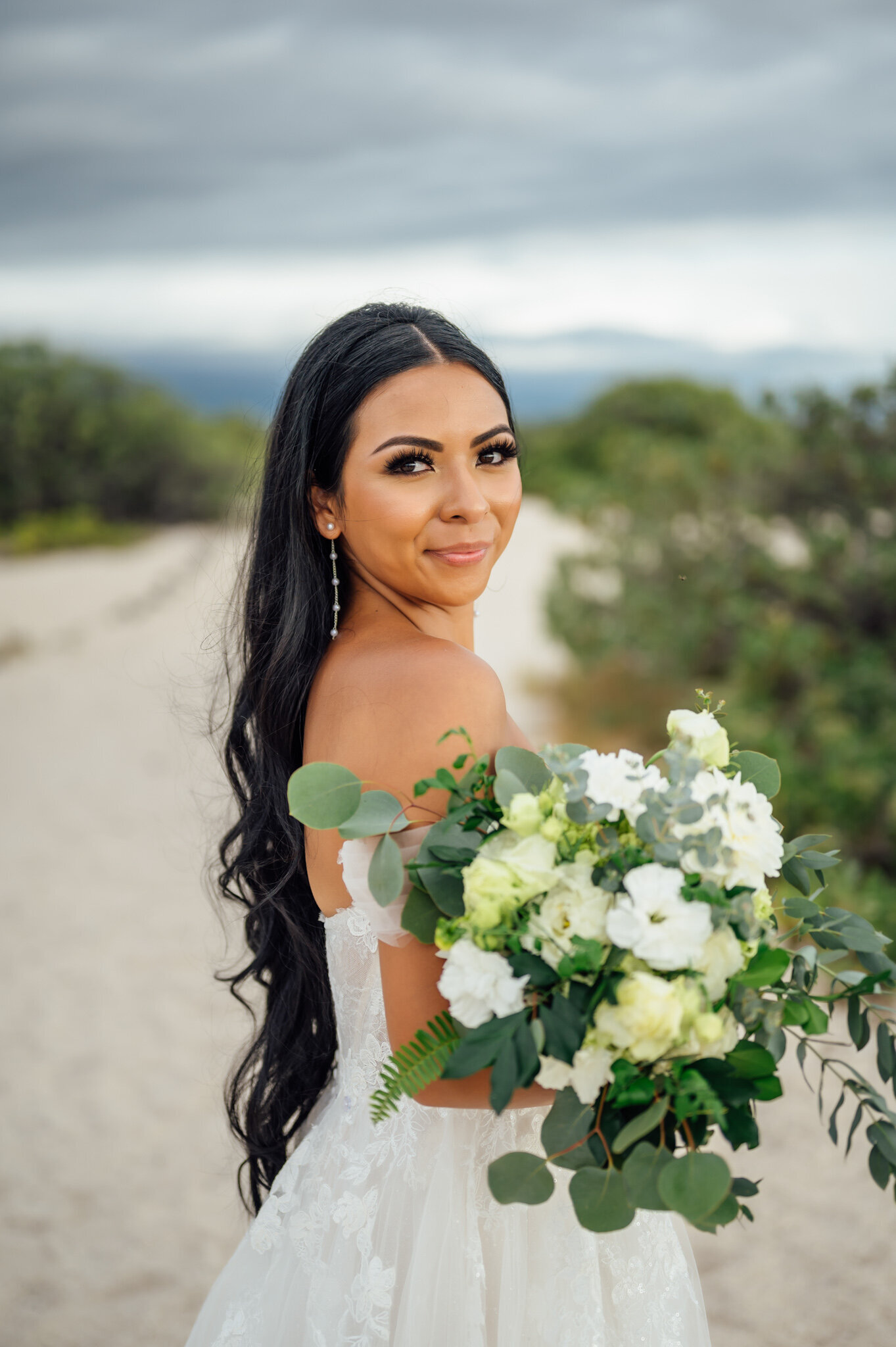 stunning big island bride and bouquet in kona