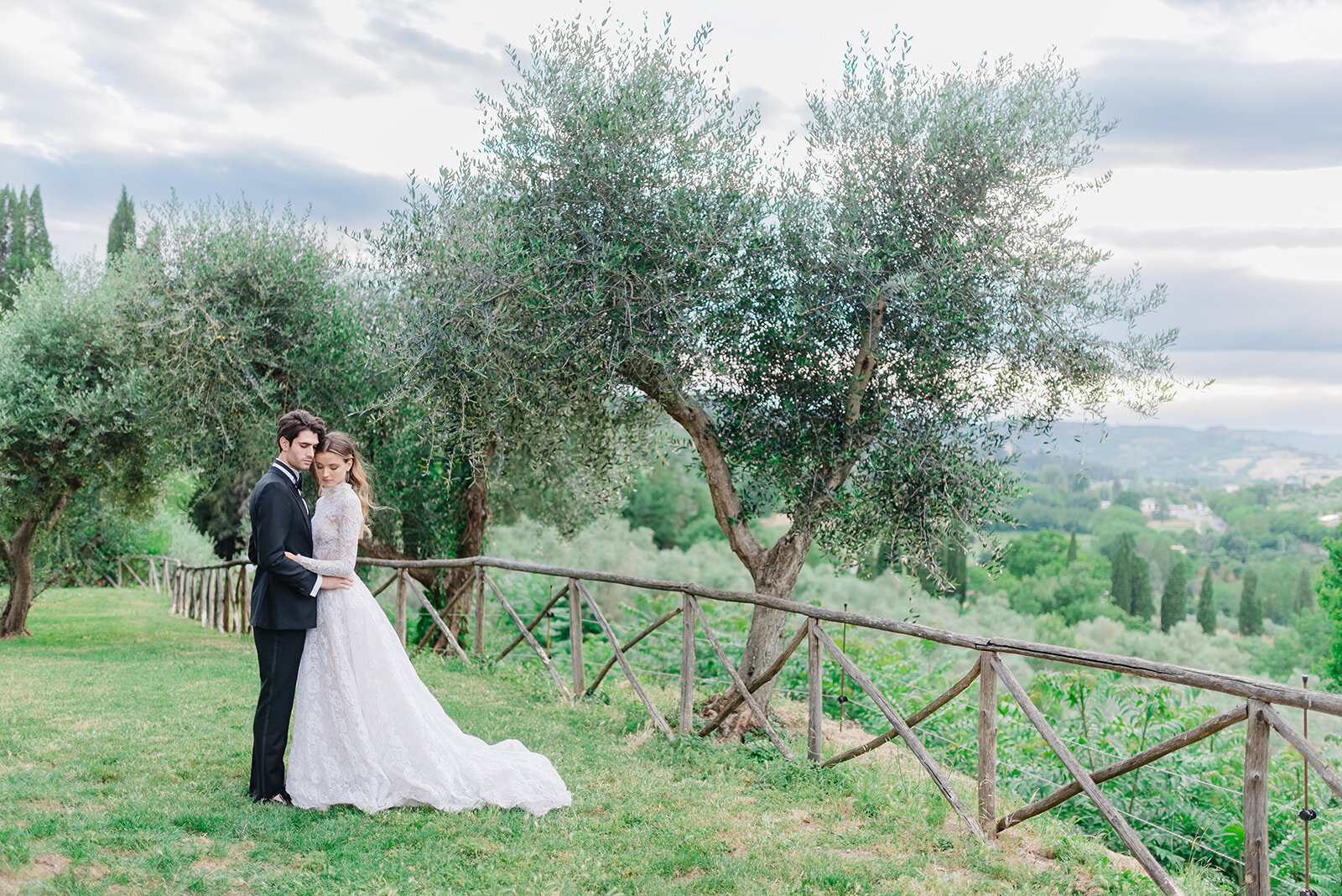 MorganeBallPhotography-Editorial-JannaBrown-BadiaDiOrvieto-couple-04-HQ-1680-7470_websize