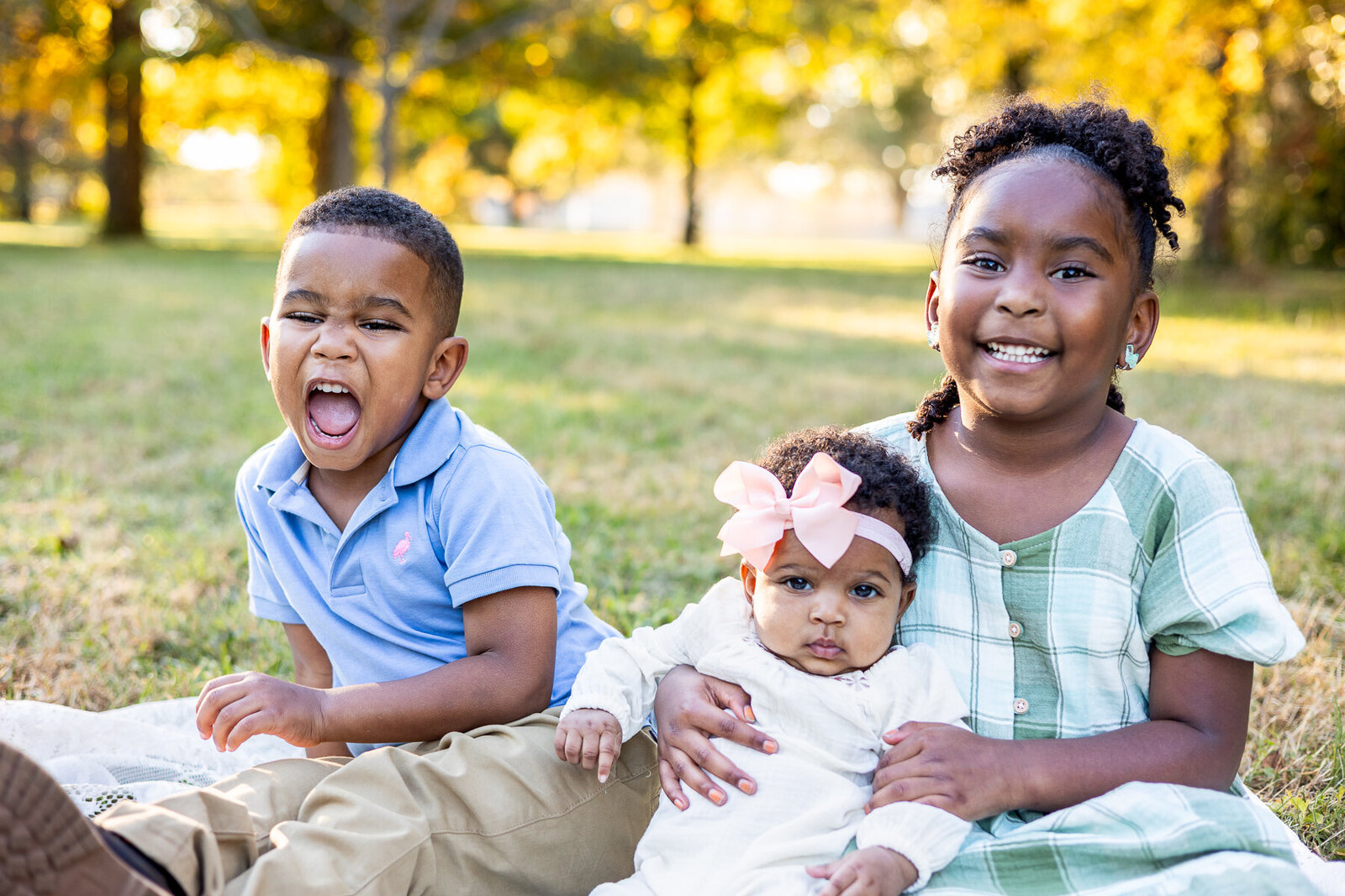 Family-outdoor-golden-hour-photography-session-fall-minis-Lexington-KY-photographer-3