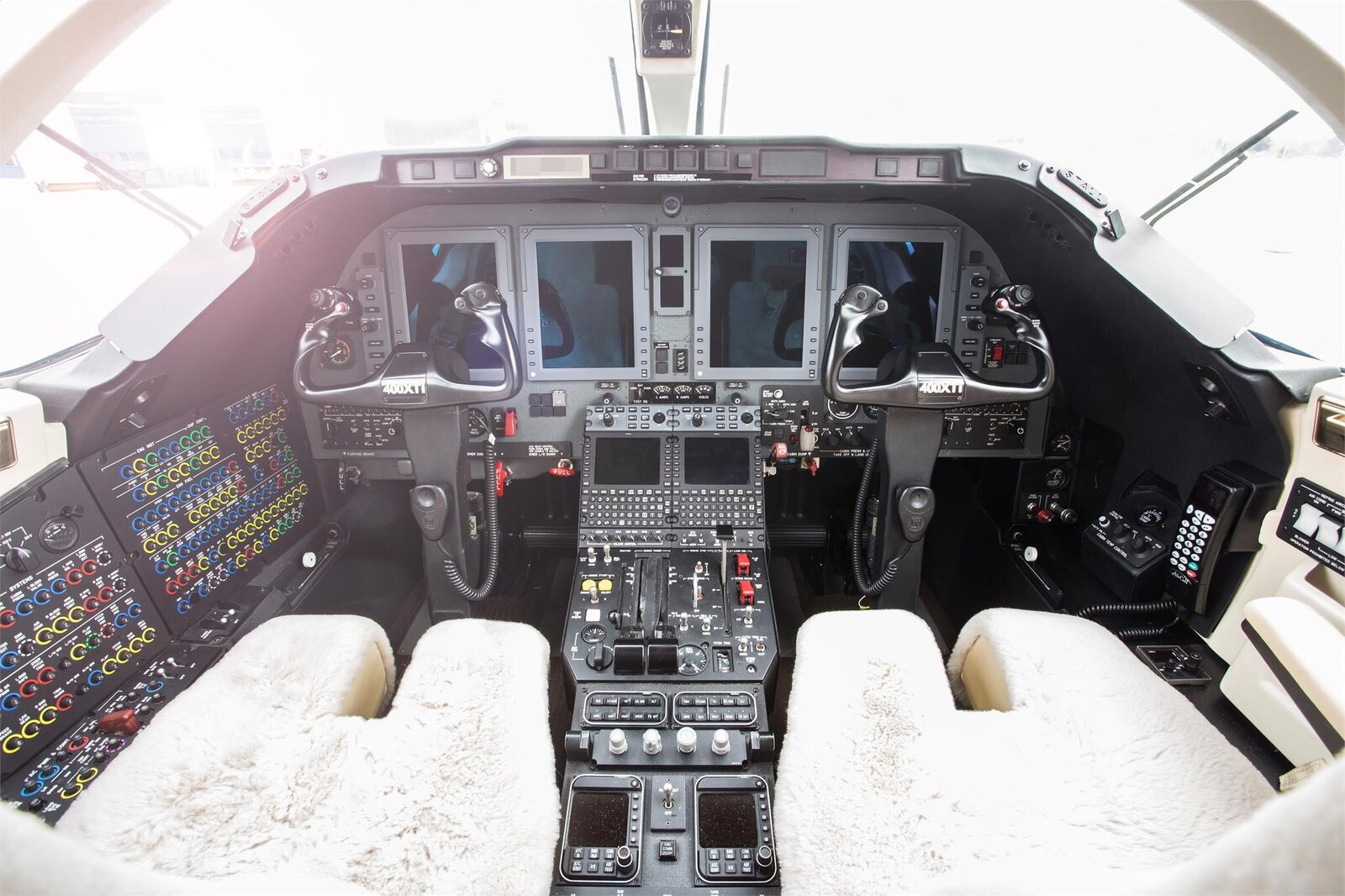 RK268_Cockpit