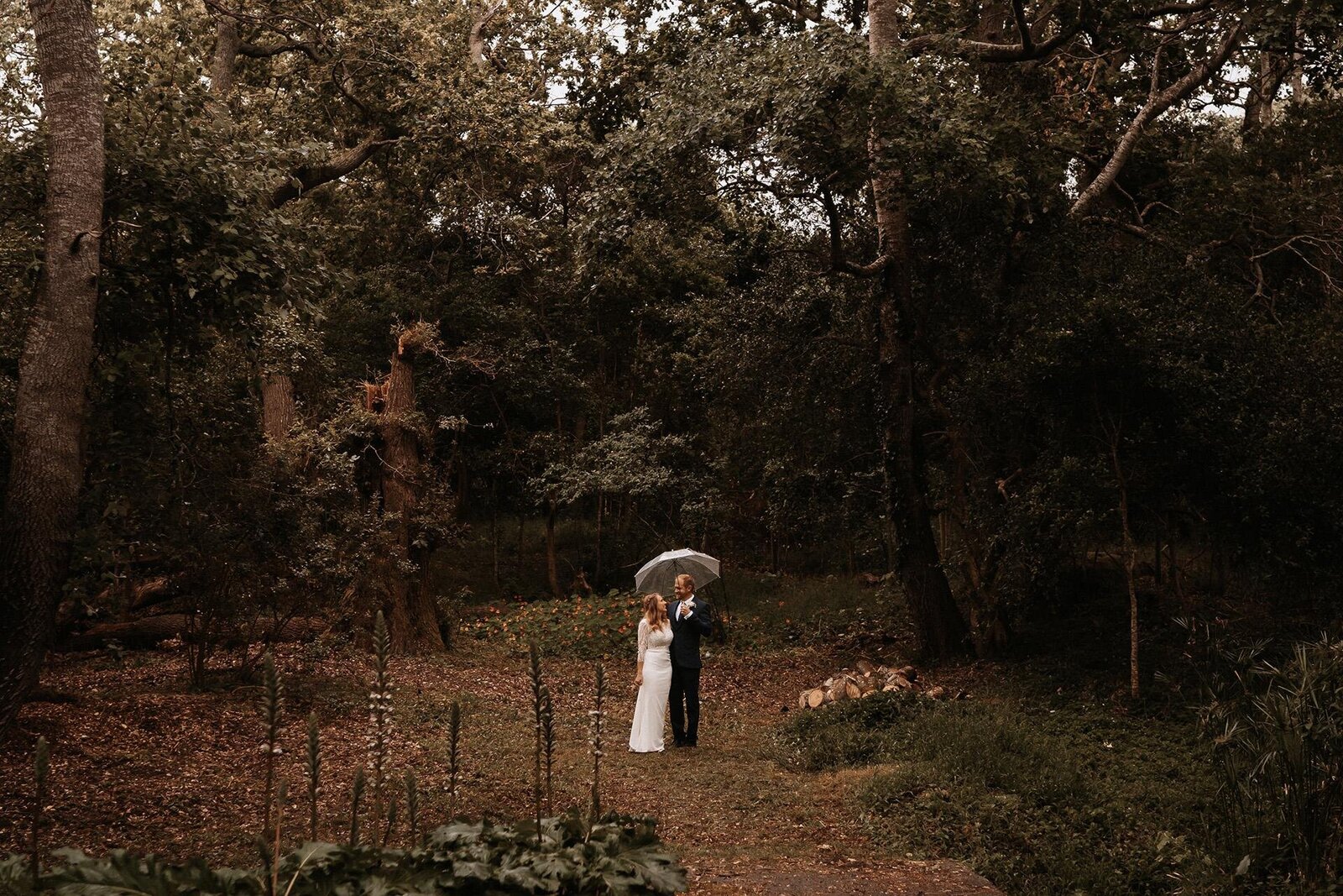 wedding-couple-forest