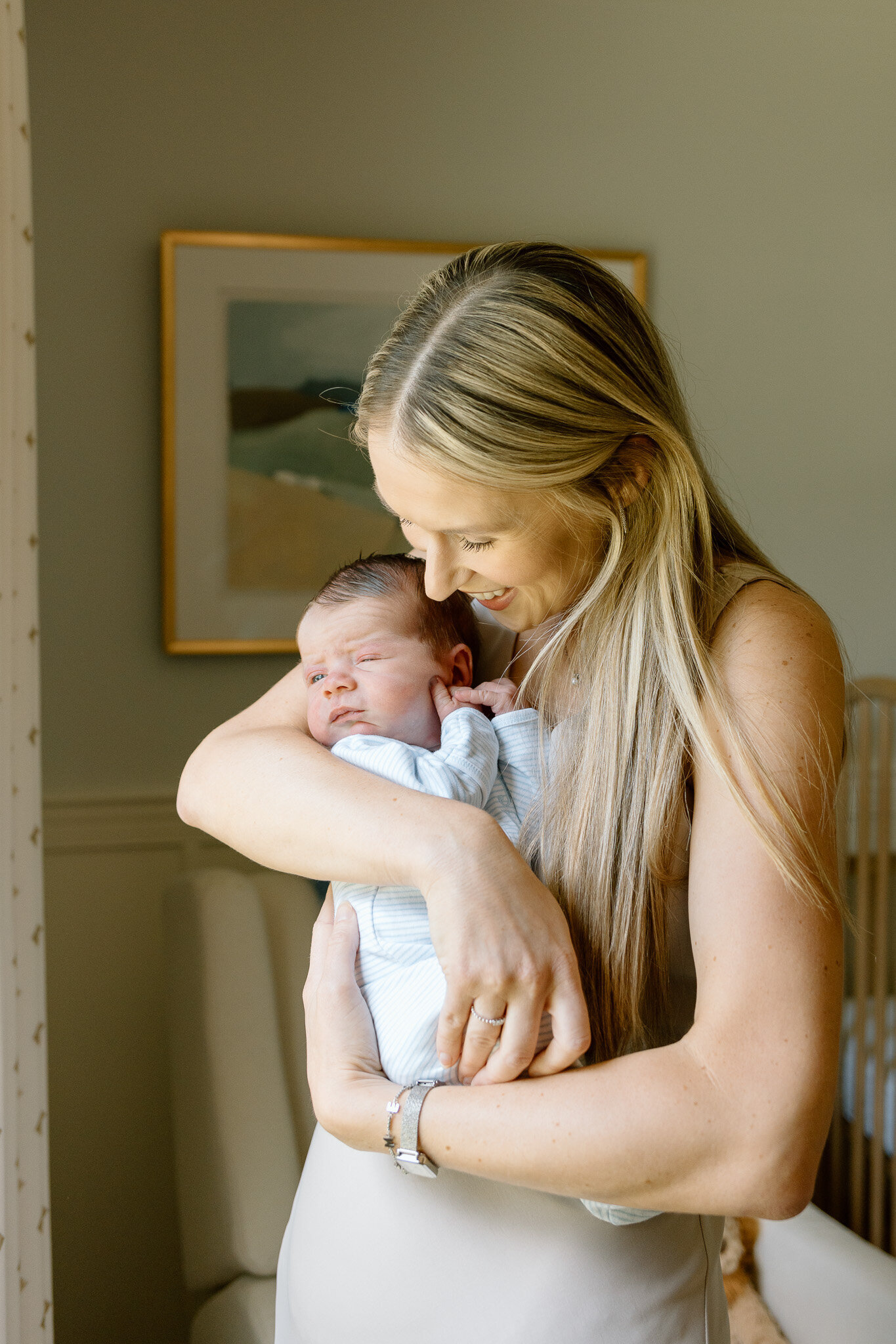 carolinas-newborn-photographer-lifestyle-in-home (9)